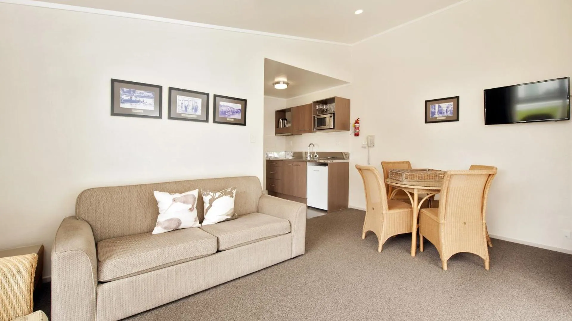 Seating area in Hananui Lodge and Apartments