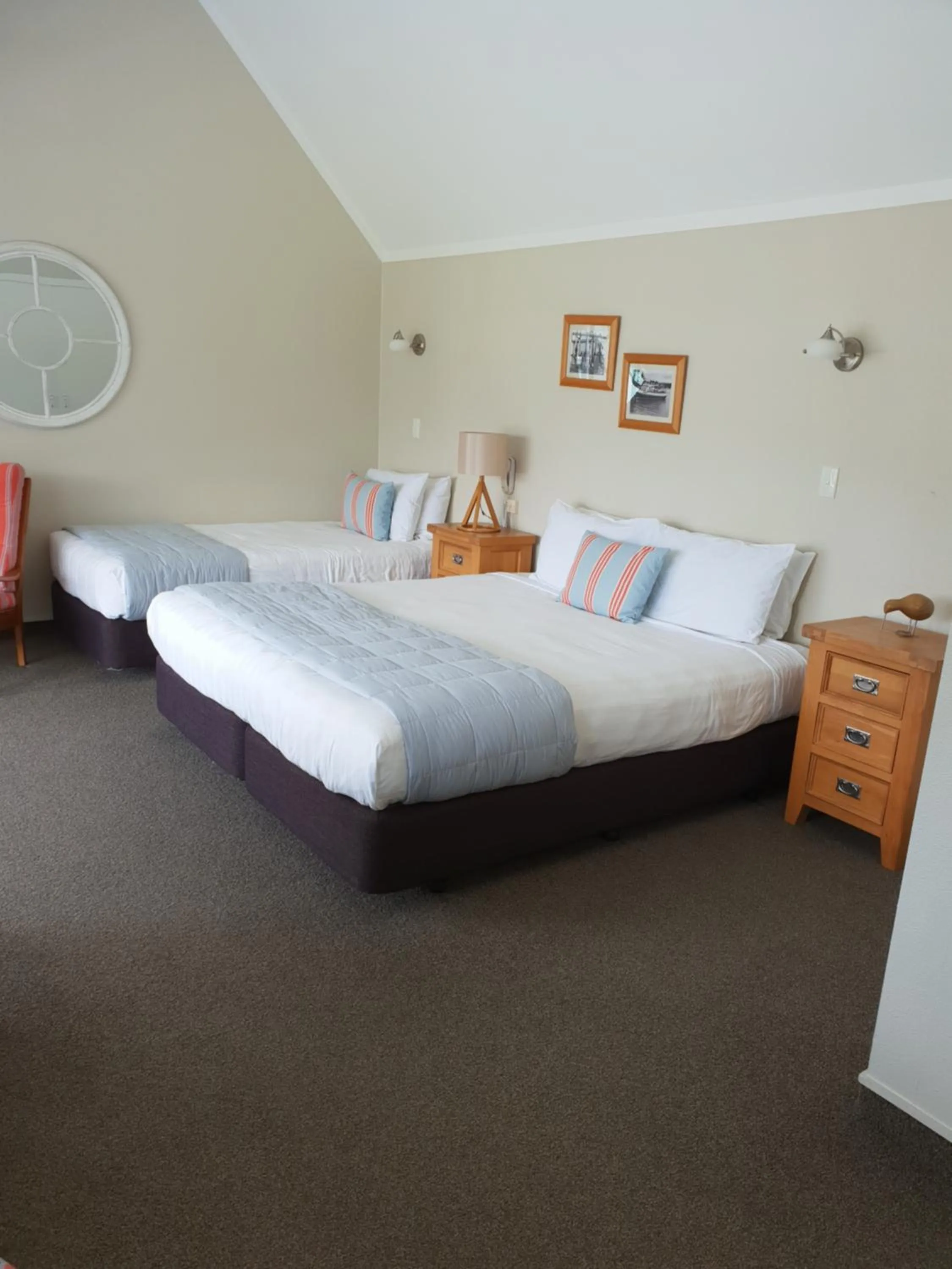 Bed in Hananui Lodge and Apartments