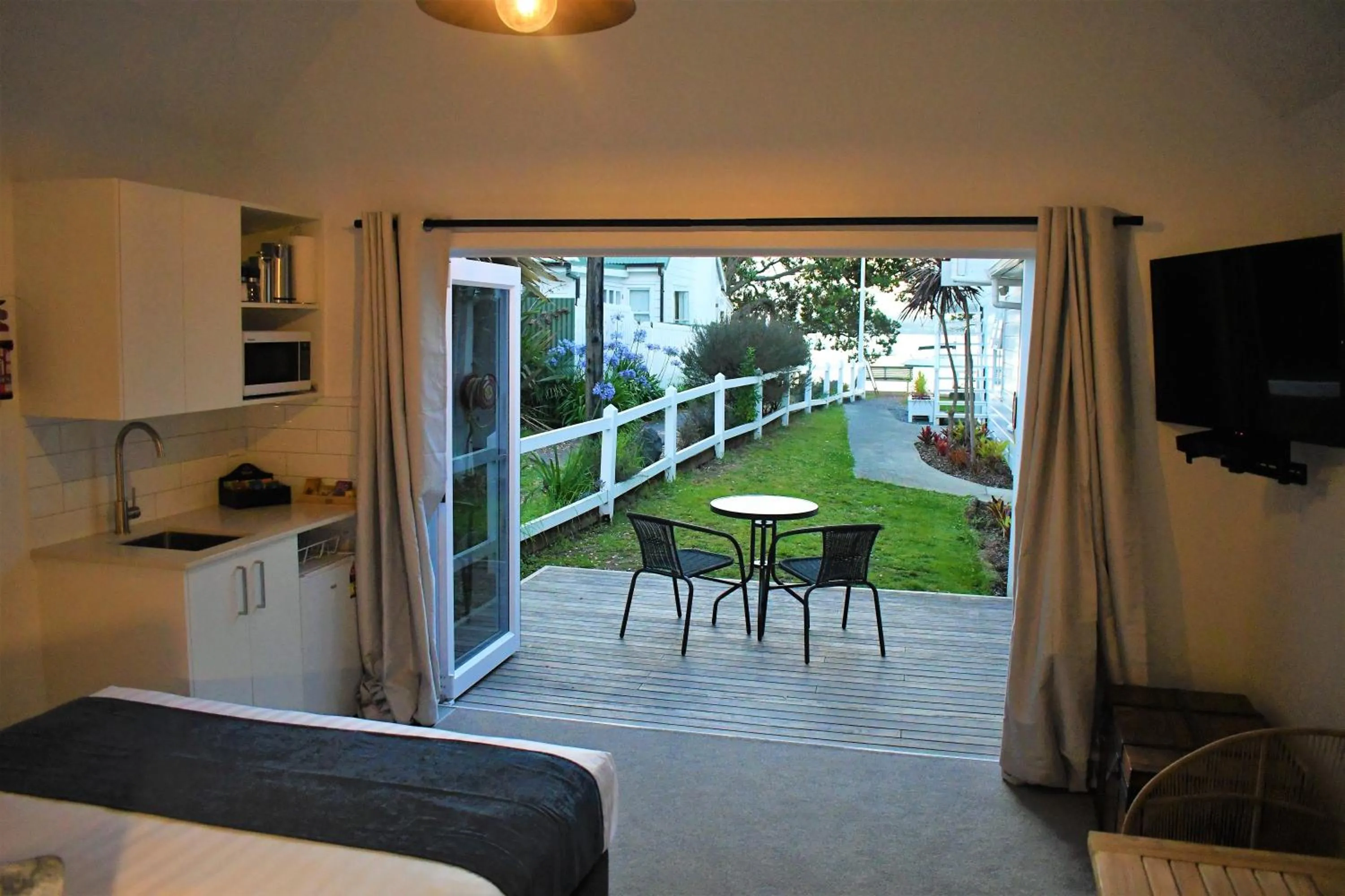 Hananui Lodge and Apartments