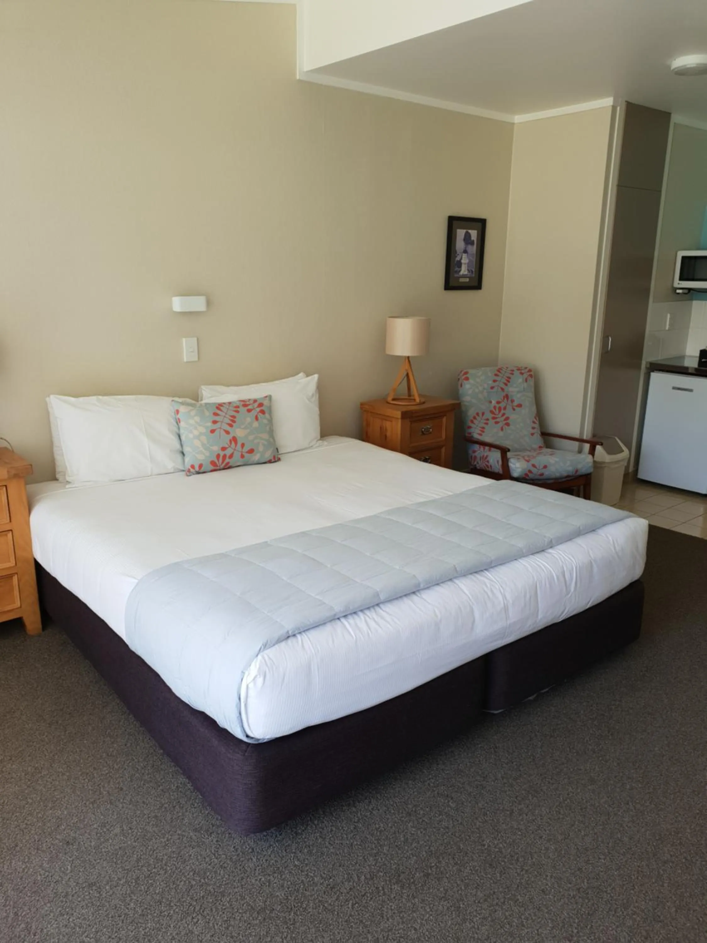 Bedroom, Bed in Hananui Lodge and Apartments