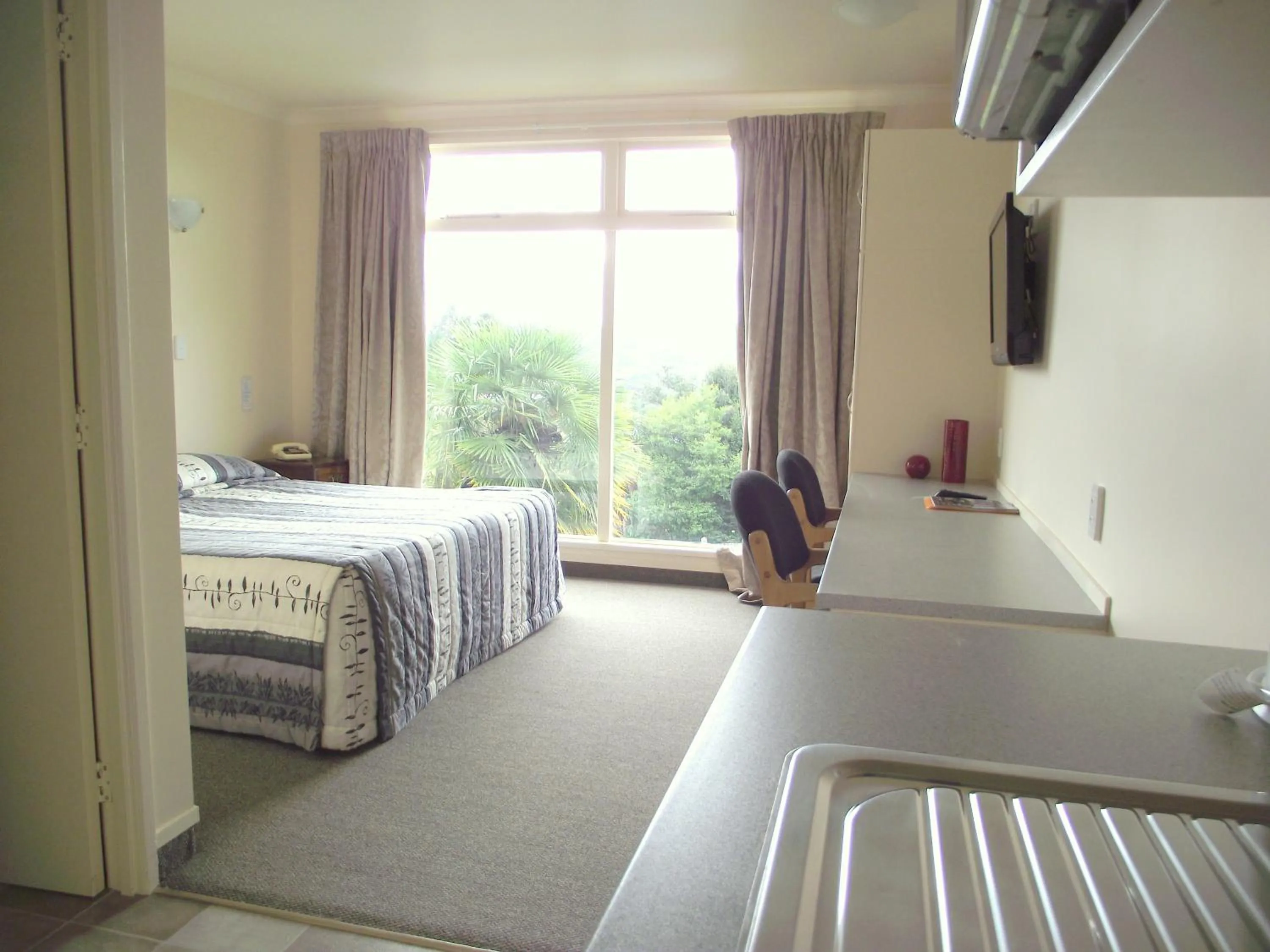 Bed in Panorama Motor Inn