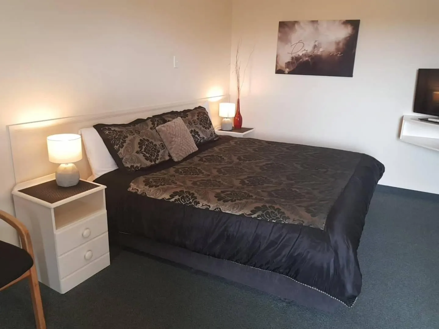 Bed in Panorama Motor Inn