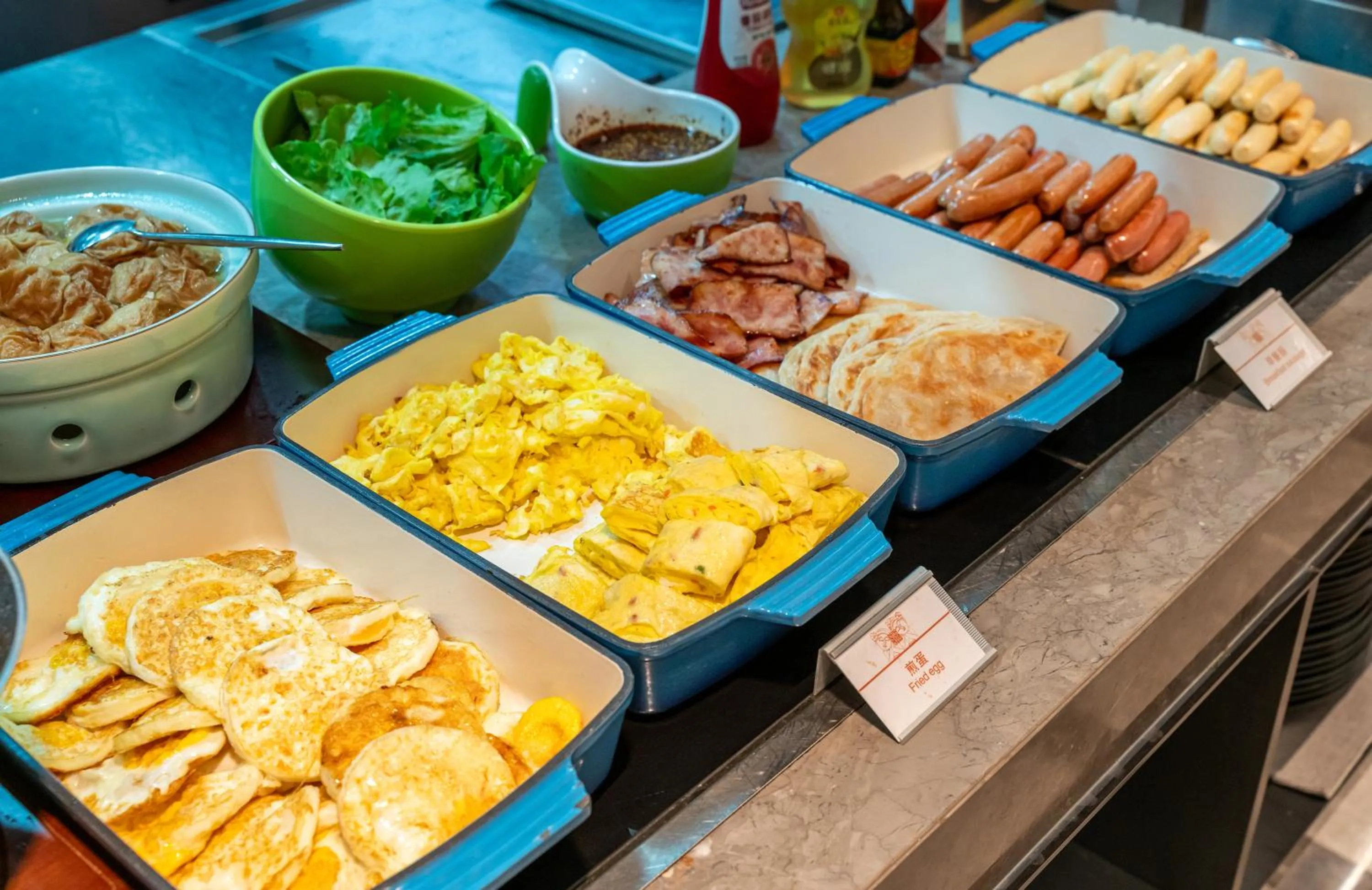 Buffet breakfast in SSAW Boutique Hotel Shanghai Bund