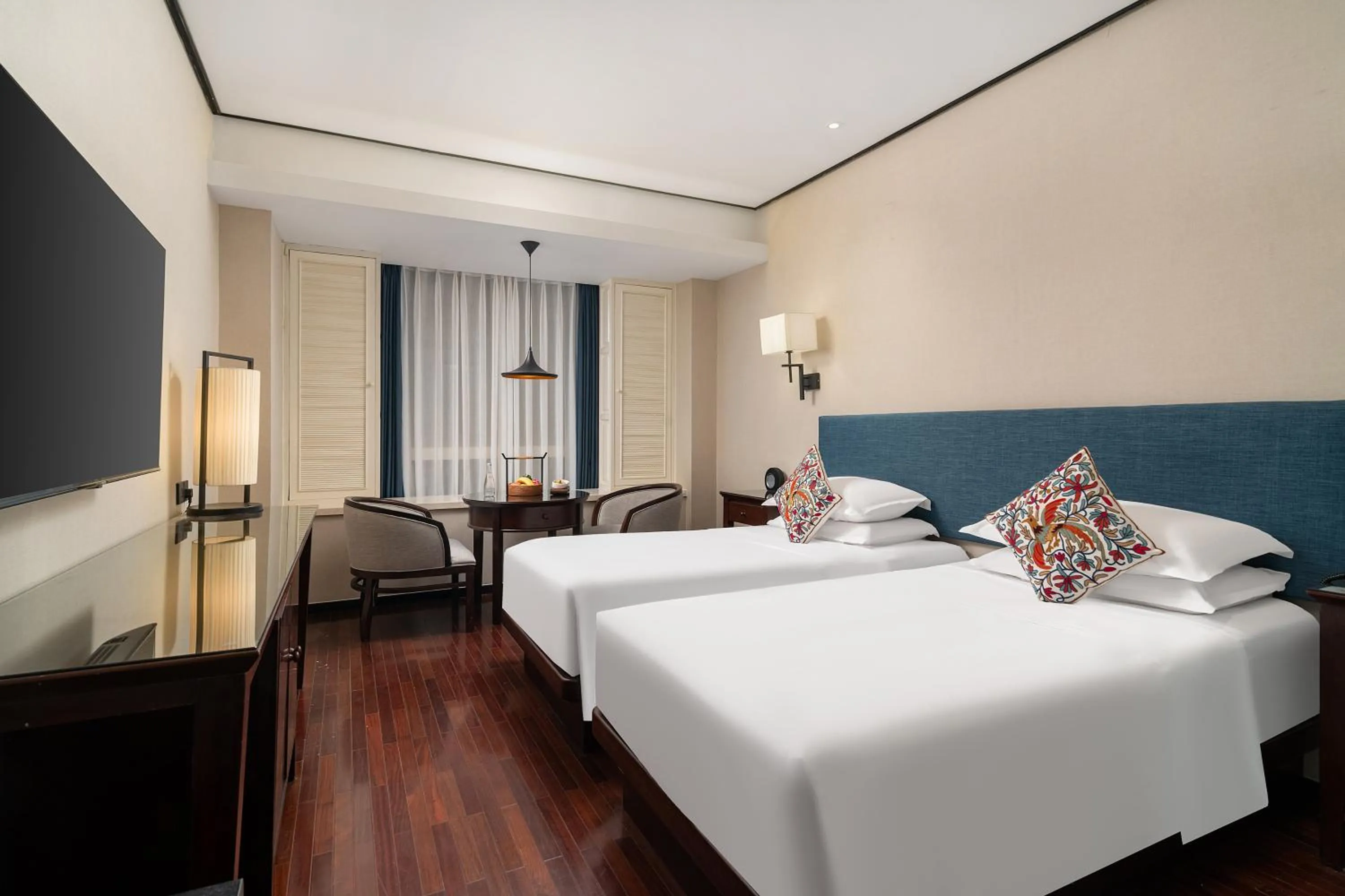 Photo of the whole room, Bed in SSAW Boutique Hotel Shanghai Bund
