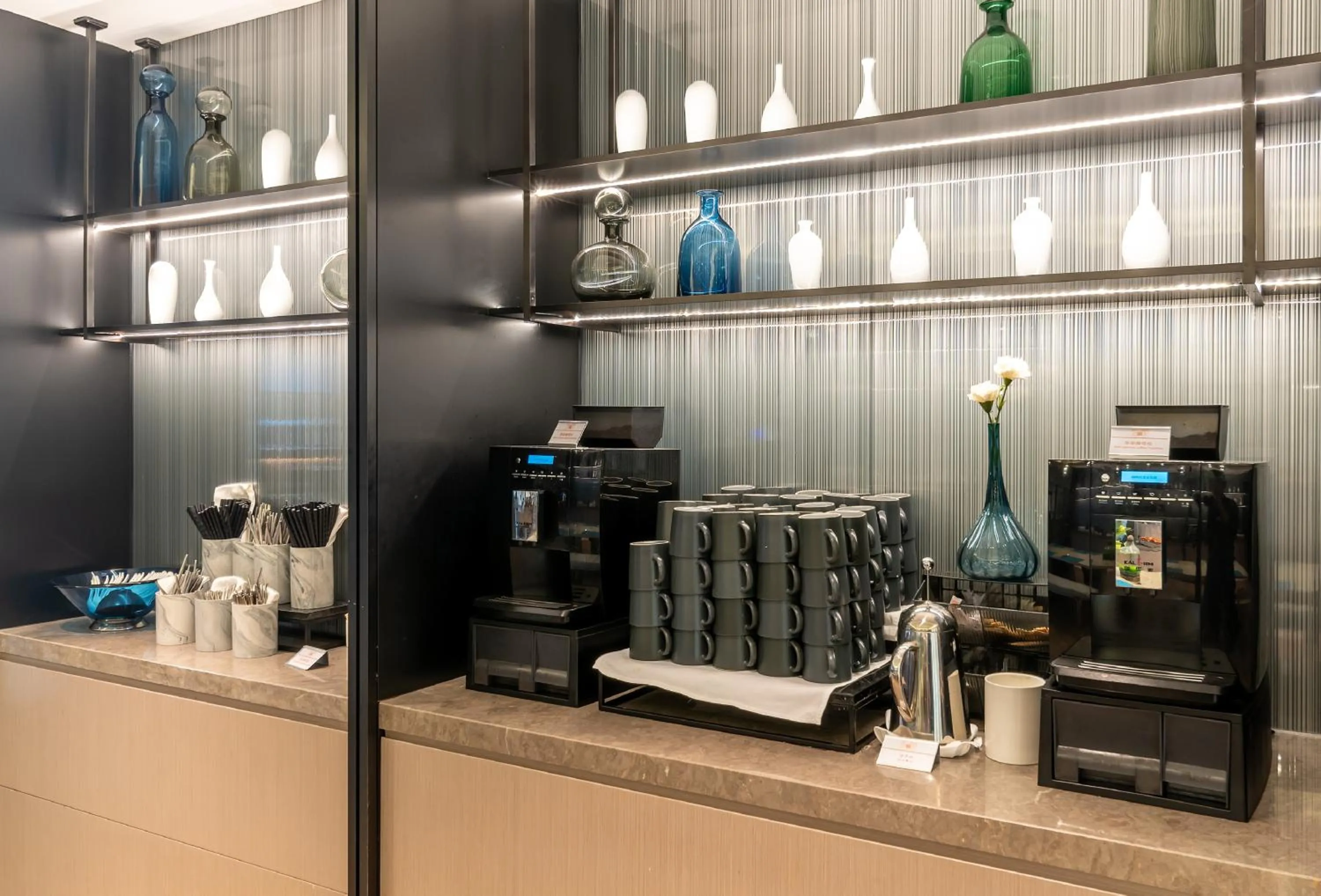 Coffee/tea facilities in SSAW Boutique Hotel Shanghai Bund