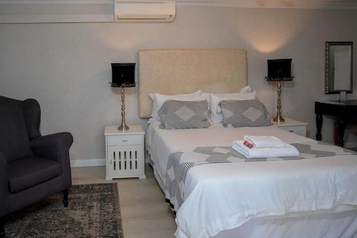 Bed in Dark Chocolate Guest House