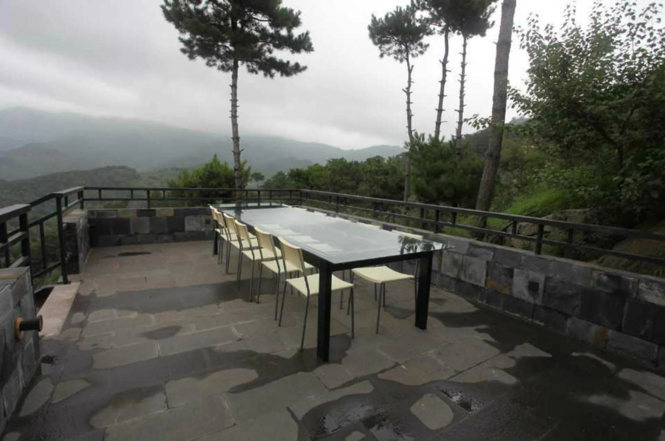 Restaurant/places to eat in Home of the Great Wall