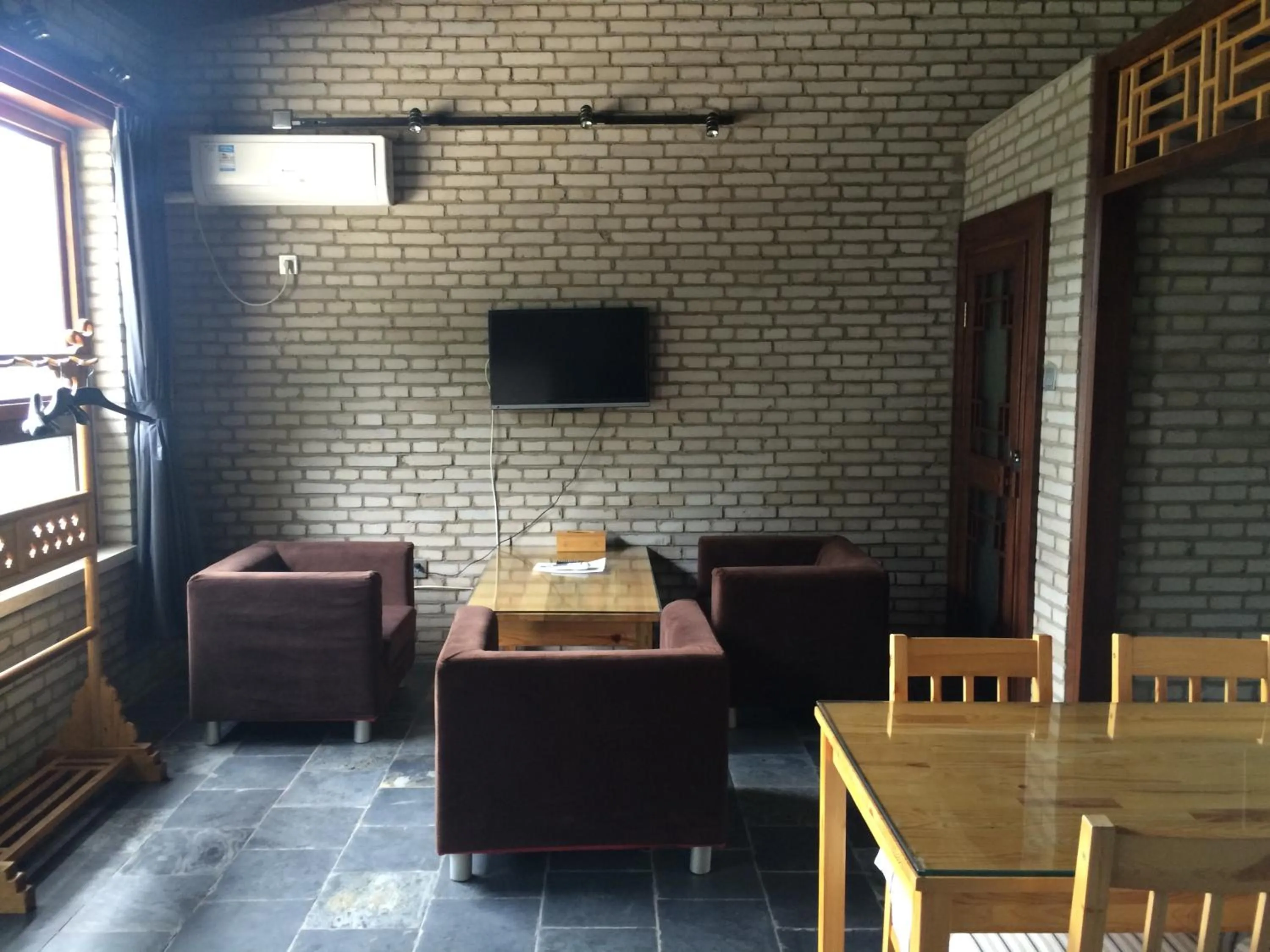 Restaurant/places to eat in Home of the Great Wall