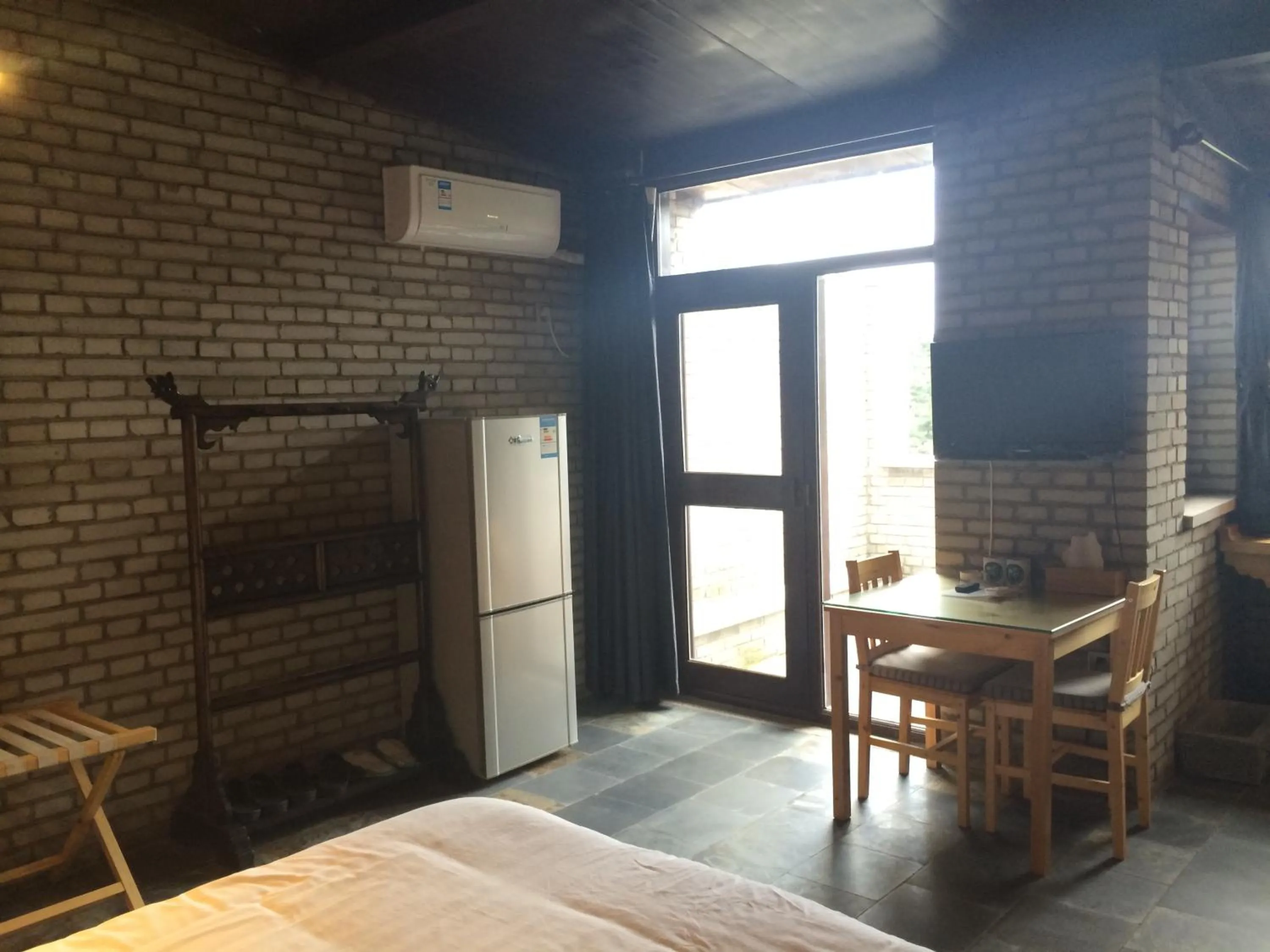 Day, Bed in Home of the Great Wall