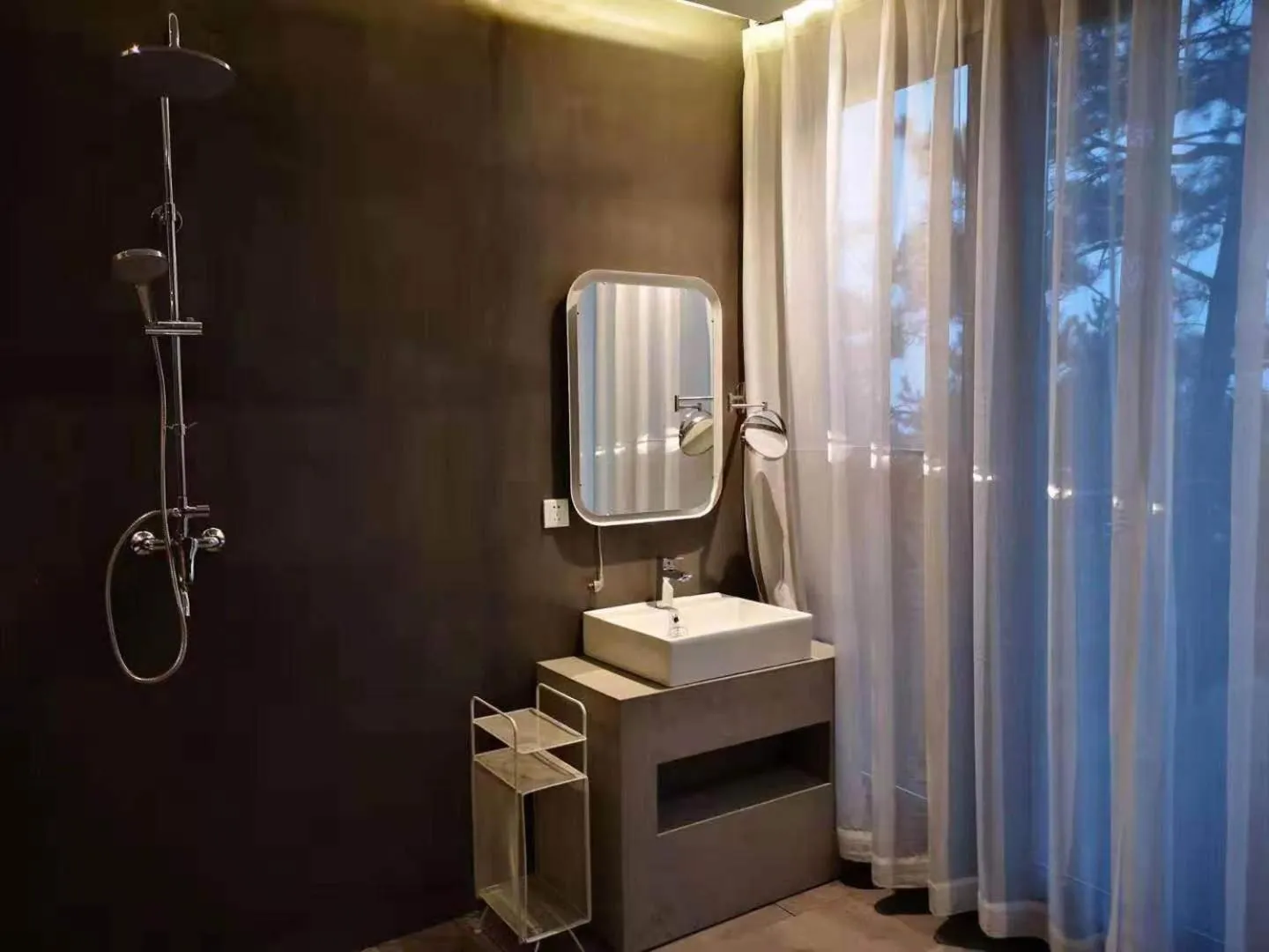 Bathroom in Home of the Great Wall