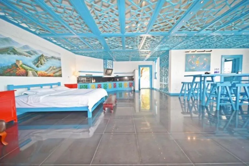 Living room, Bed in Home of the Great Wall