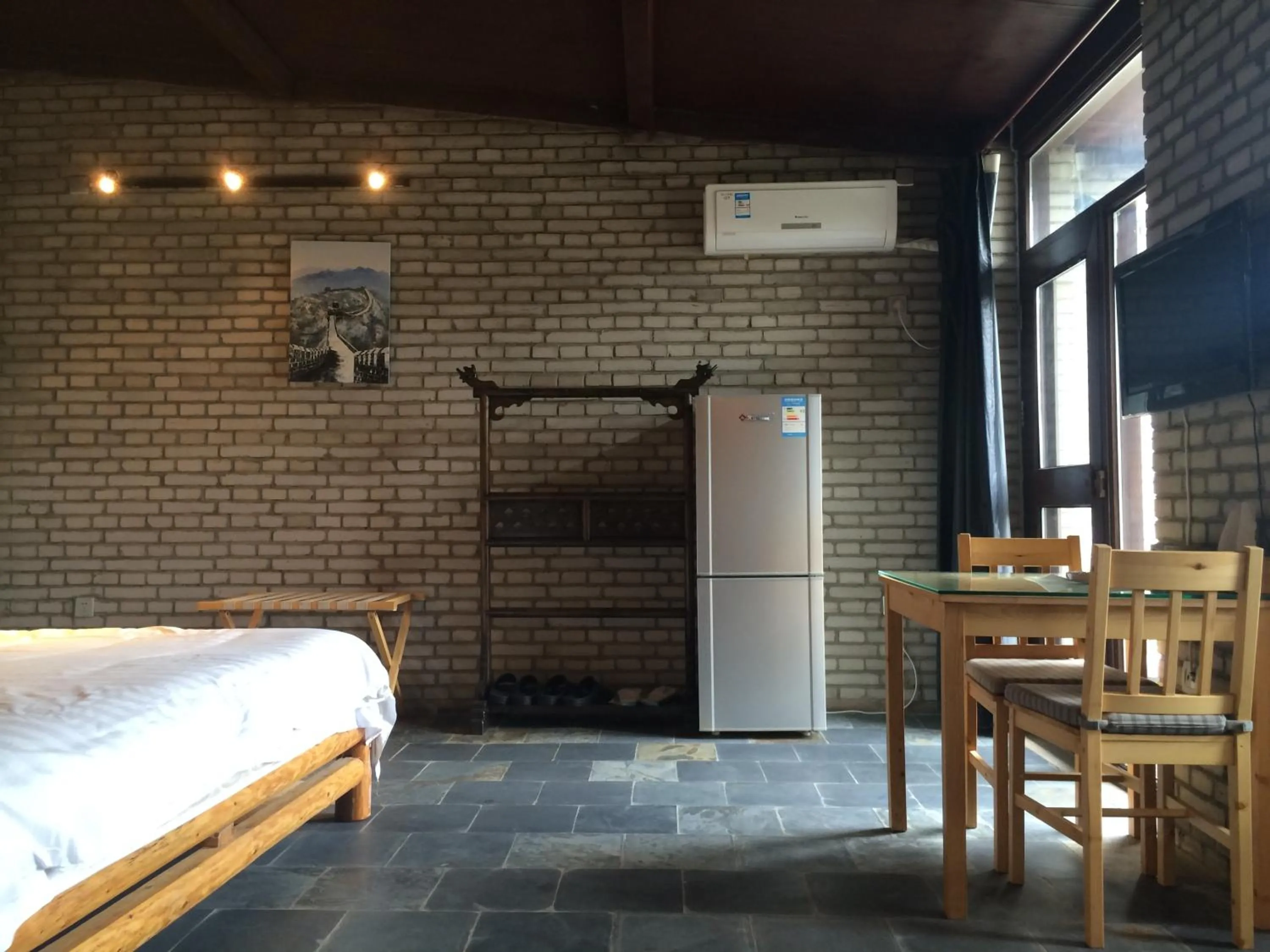 Day, Bed in Home of the Great Wall