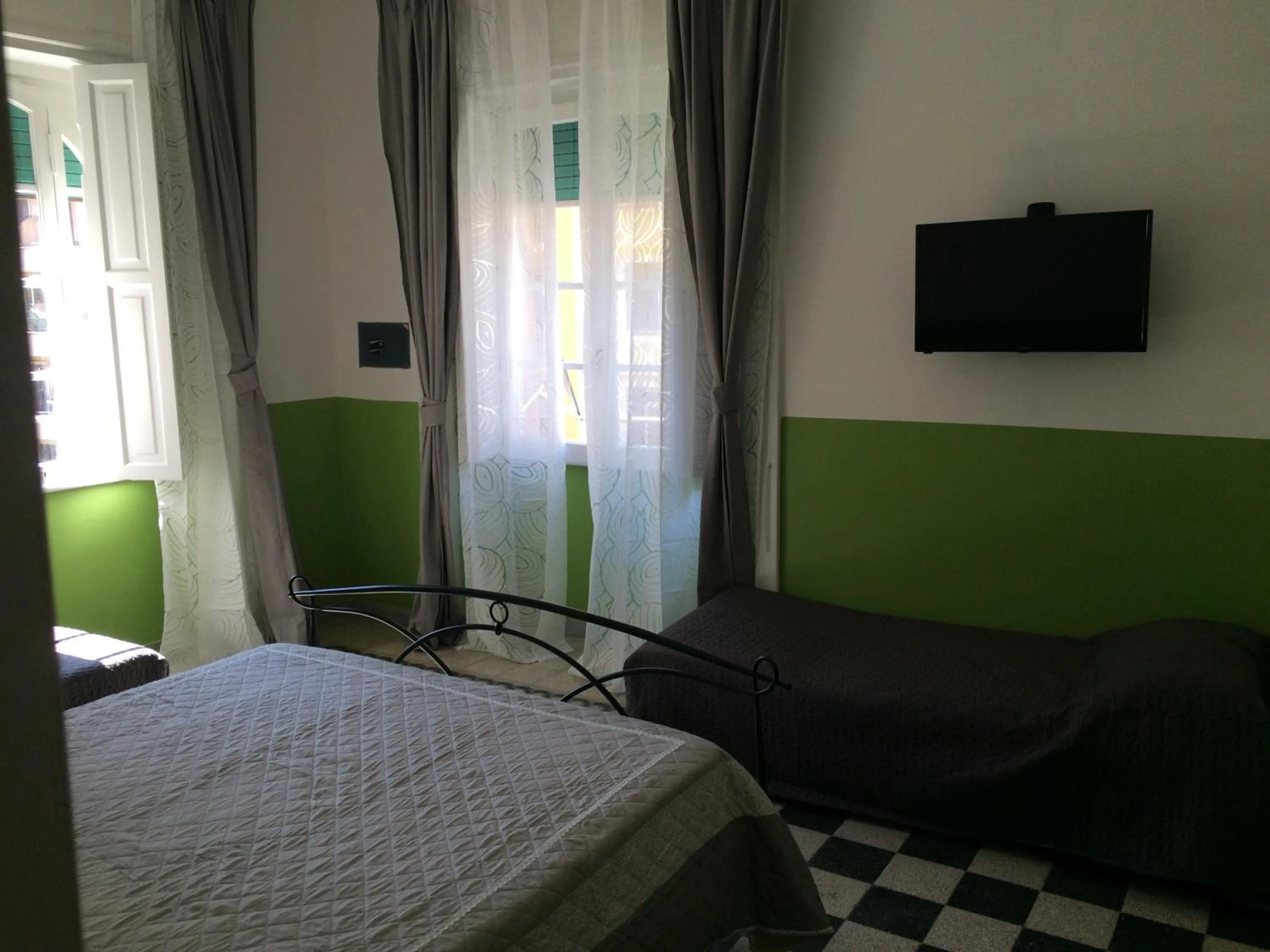 Photo of the whole room, Bed in Arches B&B