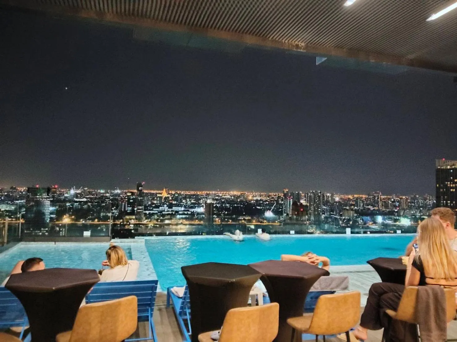  in The Quarter Ari by UHG