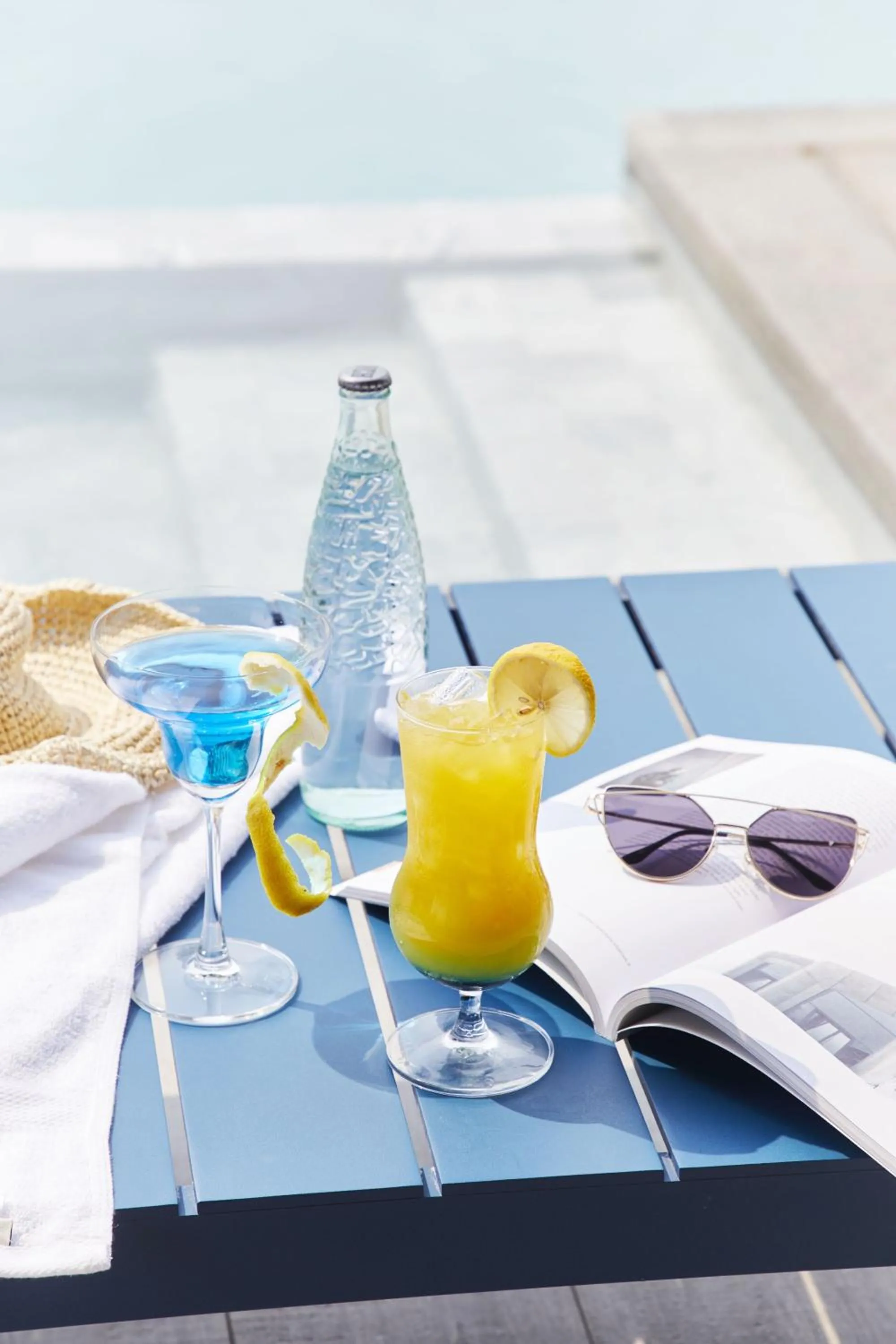 Lounge or bar in The Quarter Ari by UHG