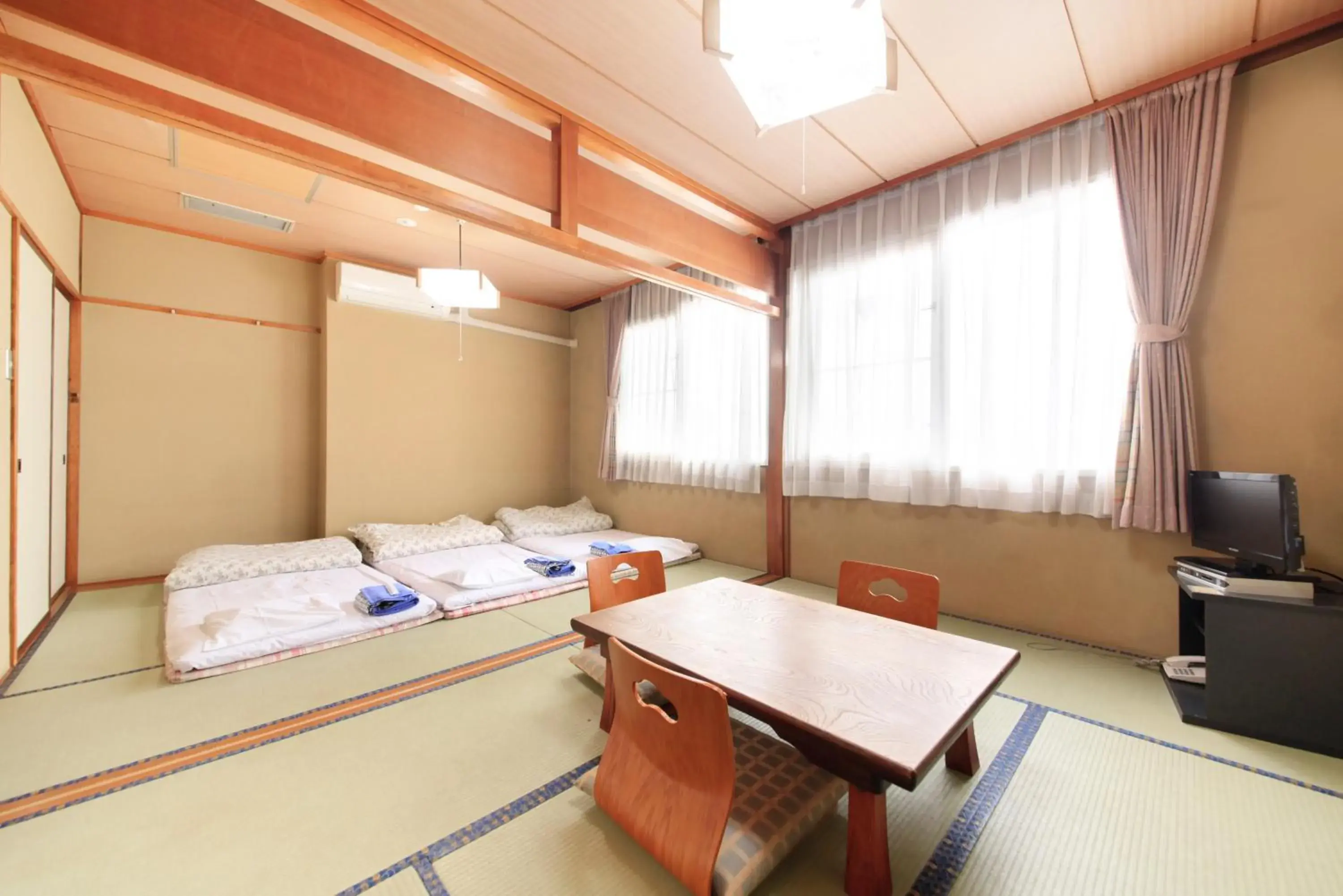 Photo of the whole room, Bed in 吸う温泉 湯治の宿 竜王ラドン温泉 湯ーとぴあ Photo of the whole room, Bed in 吸う温泉 湯治の宿 竜王ラドン温泉 湯ーとぴあ