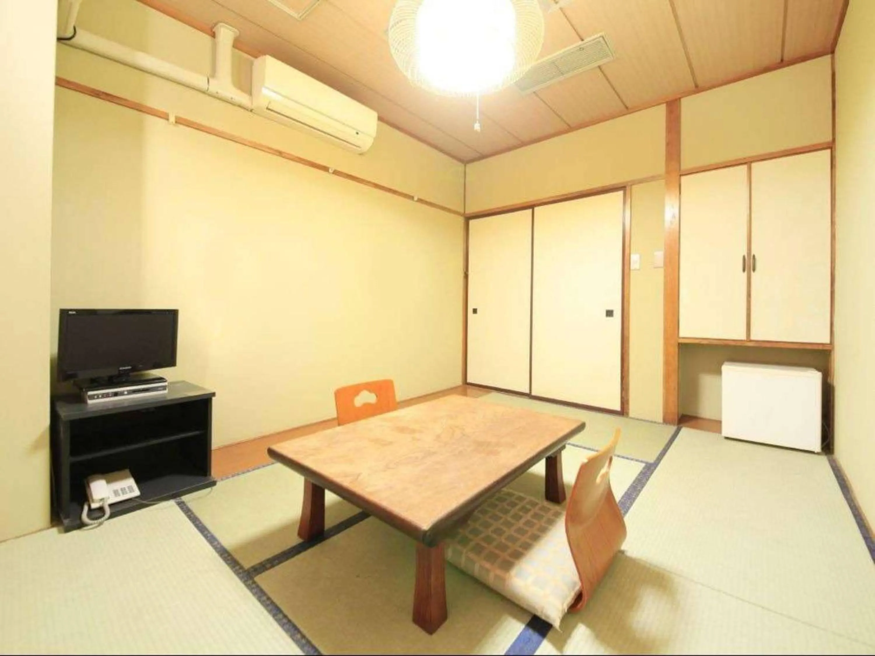 Photo of the whole room in 吸う温泉 湯治の宿 竜王ラドン温泉 湯ーとぴあ