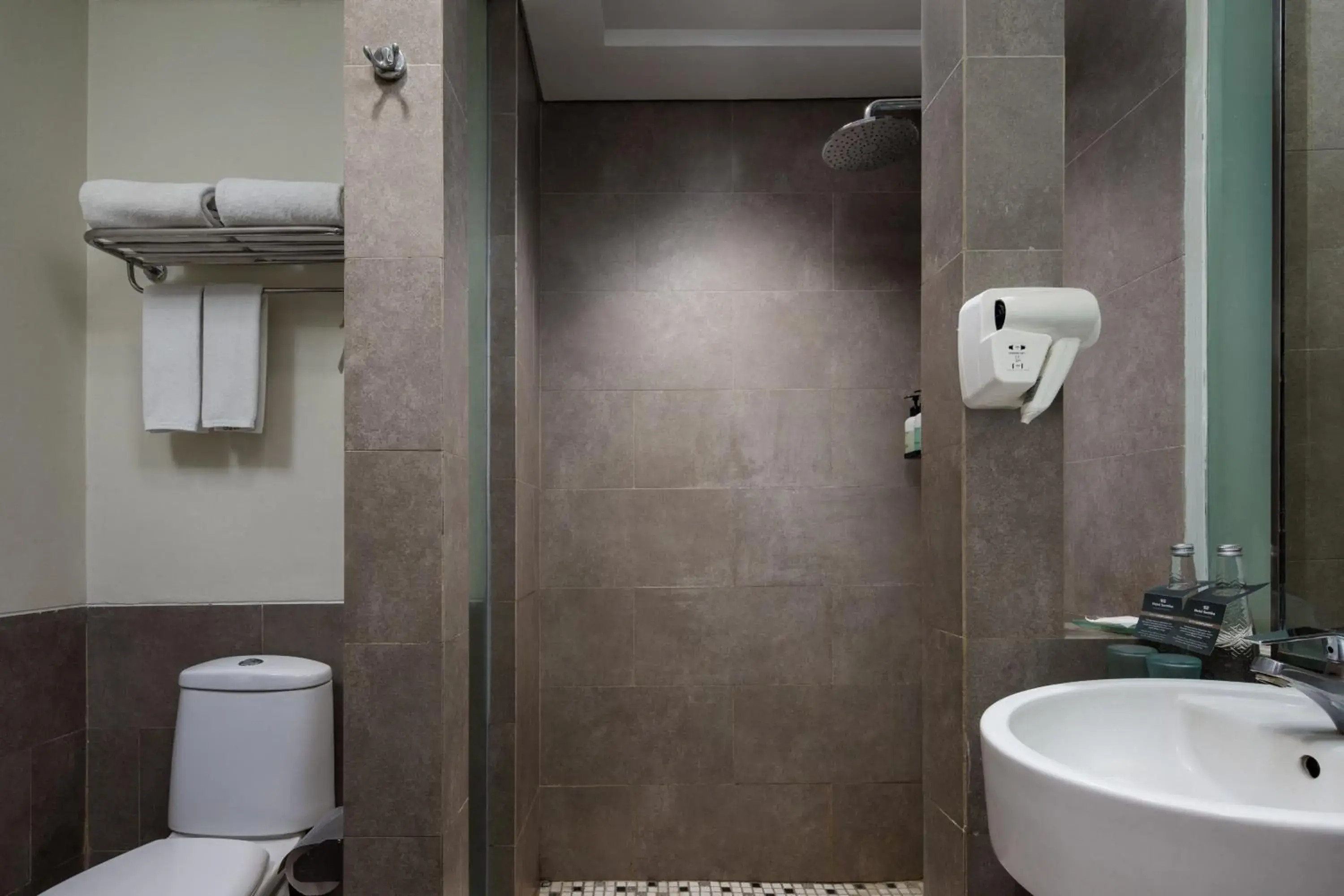 Bathroom in Hotel Santika BSD City-Serpong Bathroom in Hotel Santika BSD City-Serpong