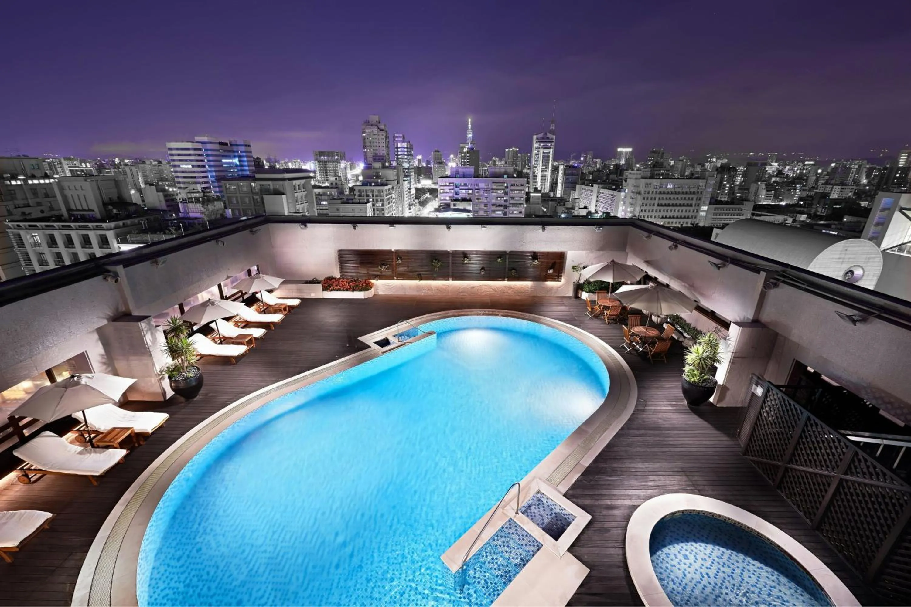 Swimming pool in Sheraton Grand Taipei Hotel