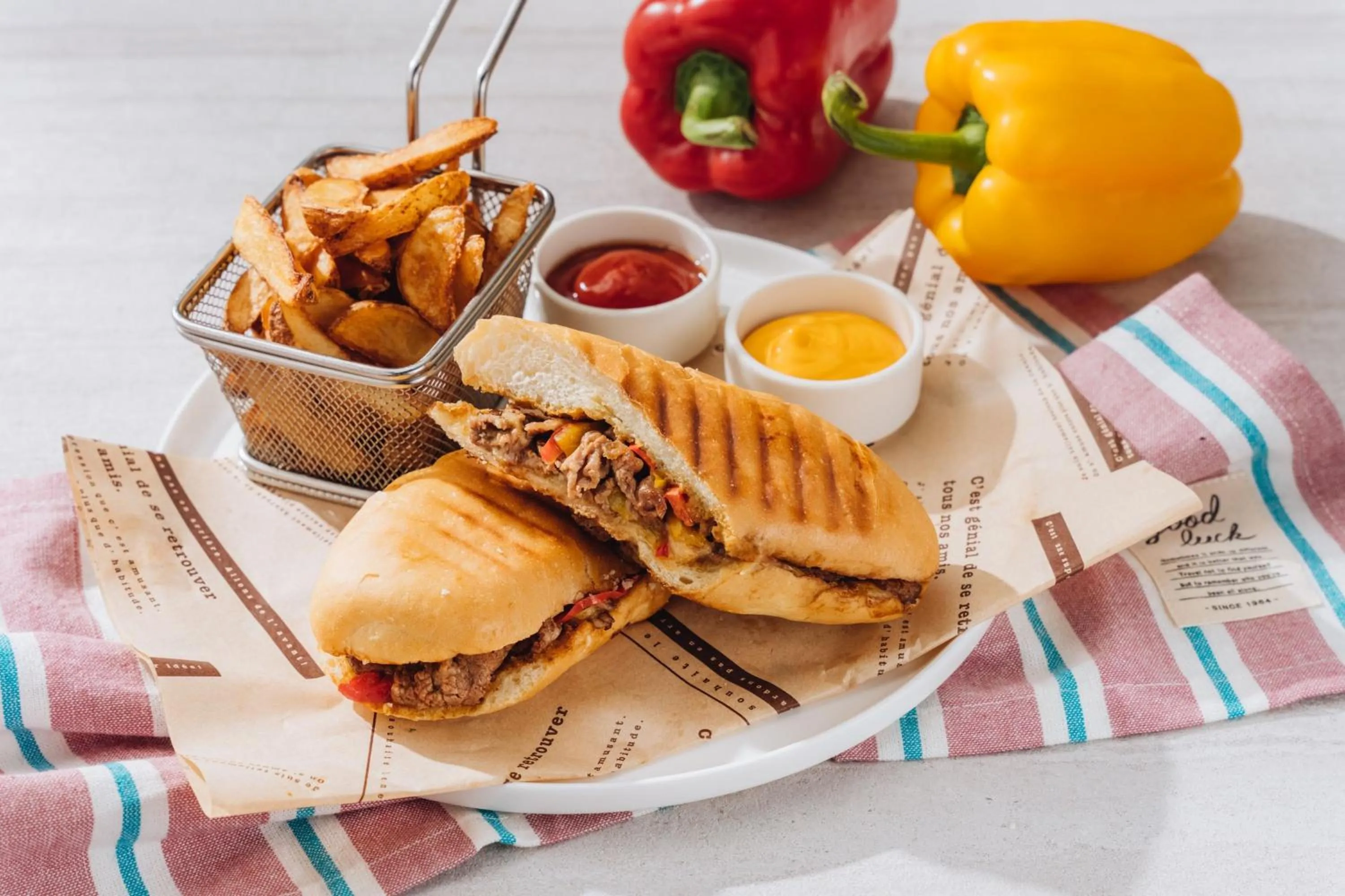 Lounge or bar in Sheraton Grand Taipei Hotel