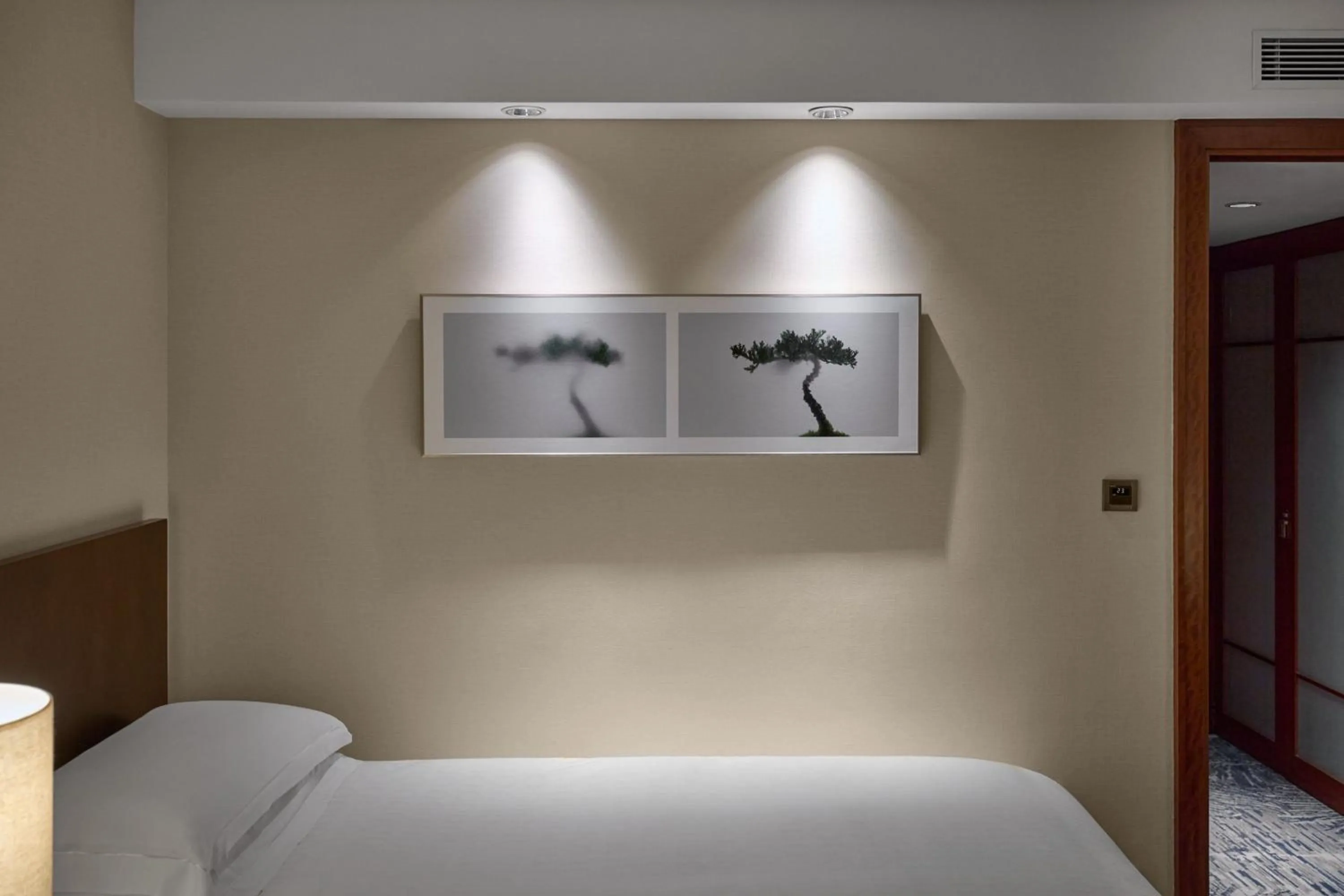 Photo of the whole room, Bed in Sheraton Grand Taipei Hotel