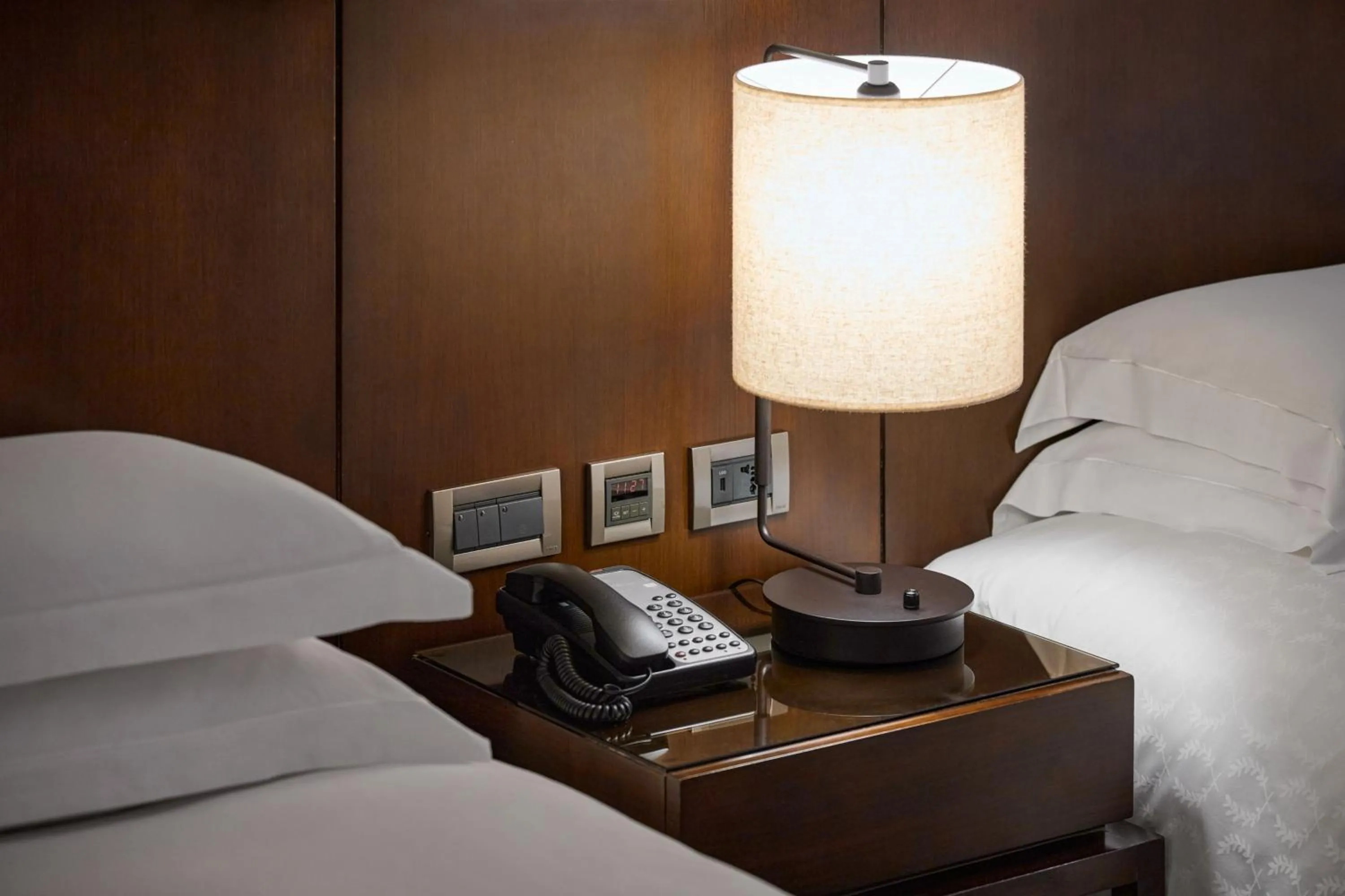 Photo of the whole room, Bed in Sheraton Grand Taipei Hotel