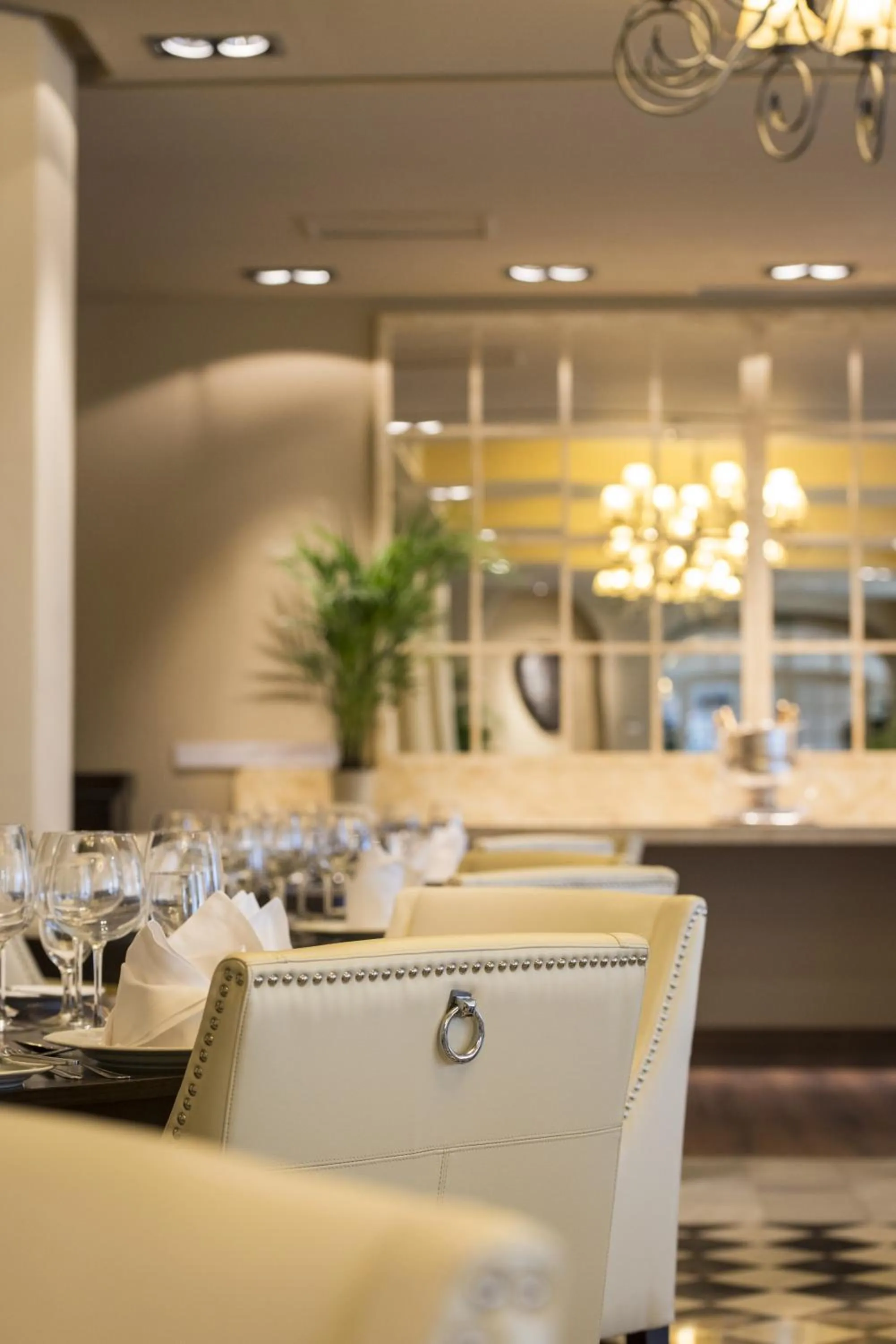 Restaurant/places to eat in Rock Hotel