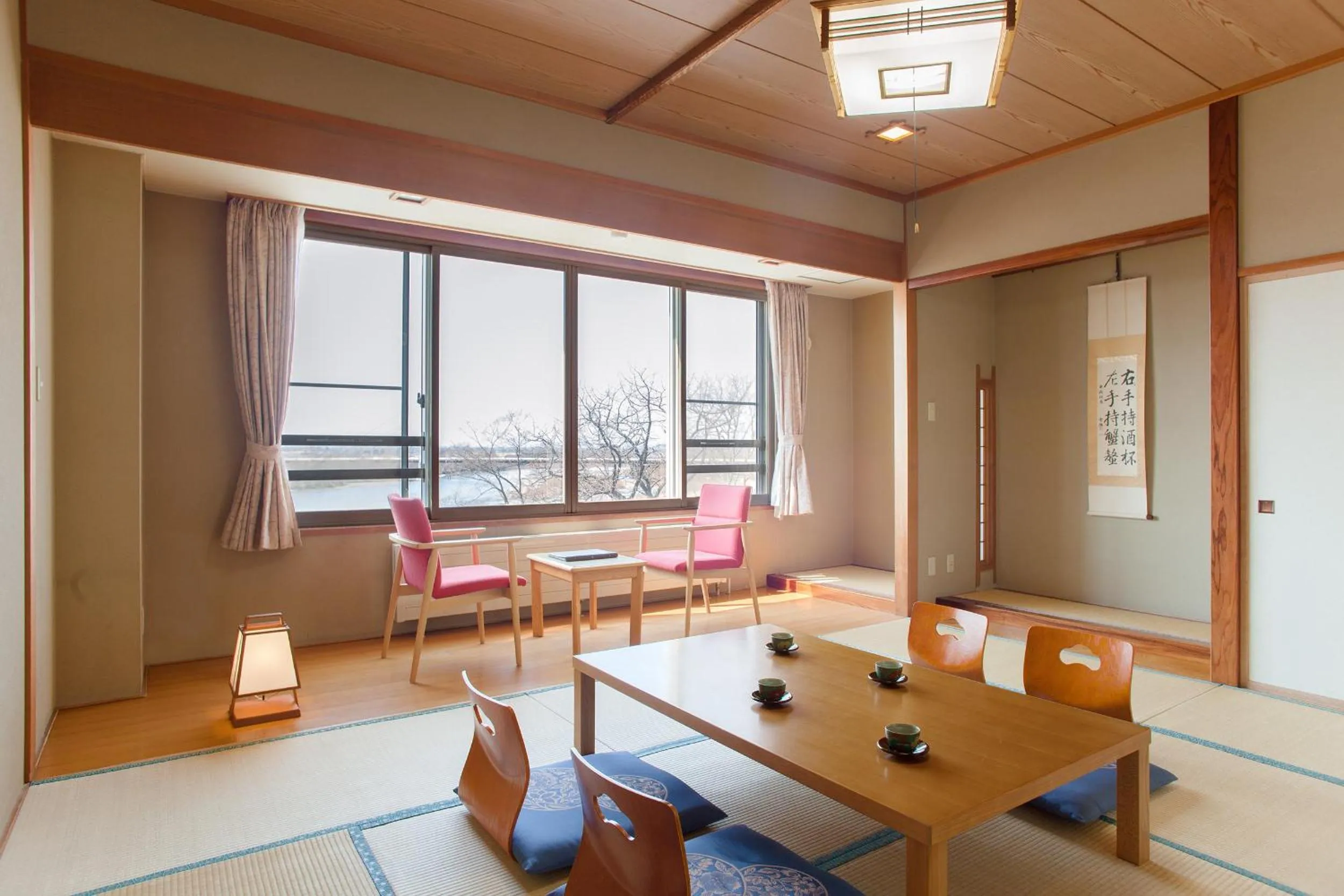 Seating area in Kangetsuen