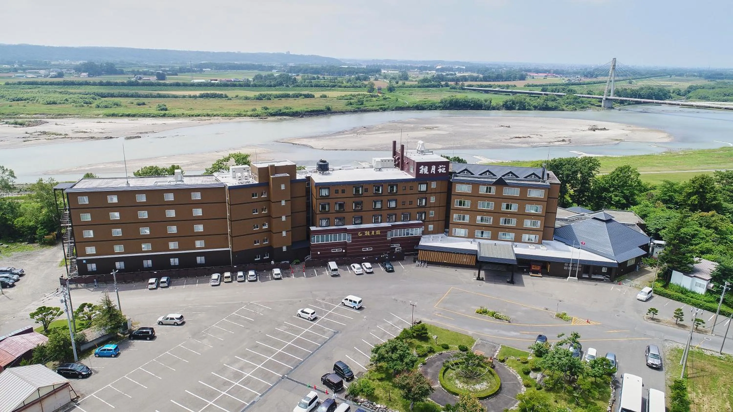 Facade/entrance in Kangetsuen