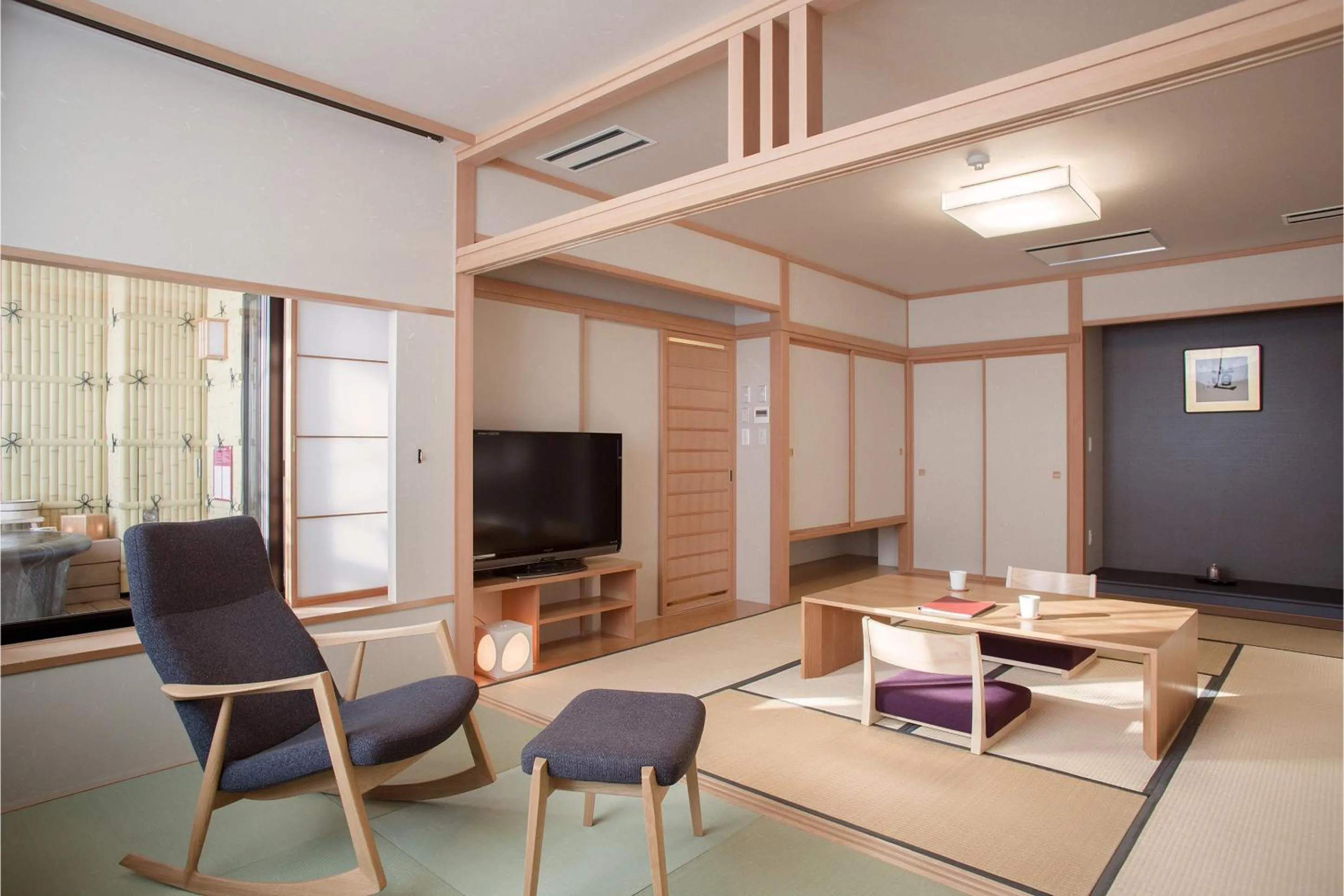 Photo of the whole room in Kangetsuen