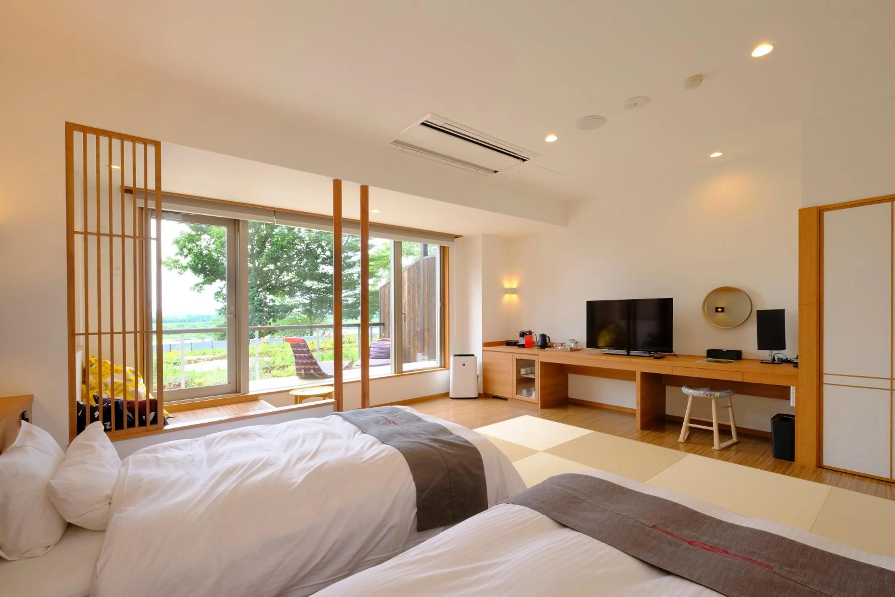Photo of the whole room, Bed in Kangetsuen