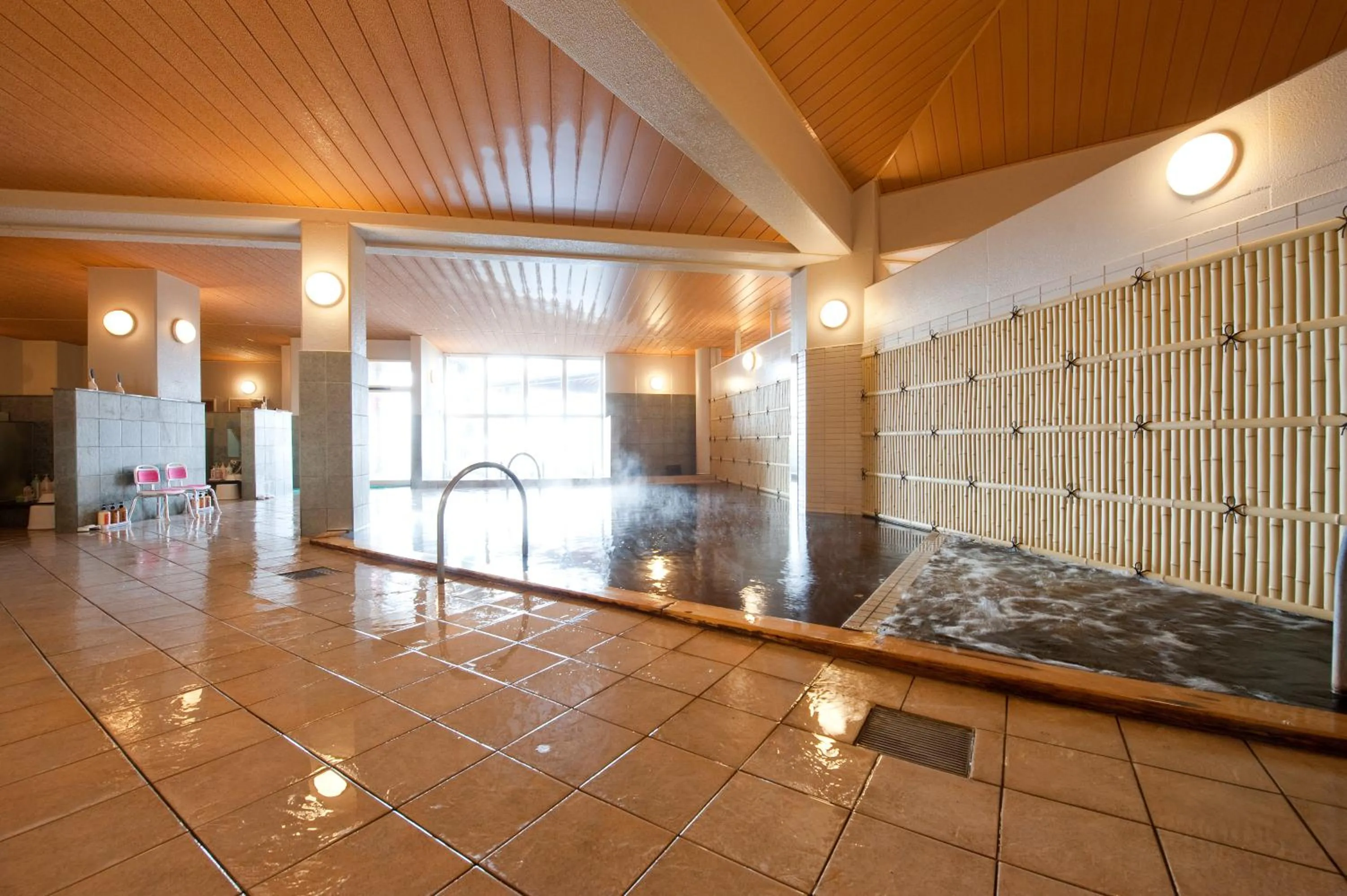 Hot Spring Bath in Kangetsuen