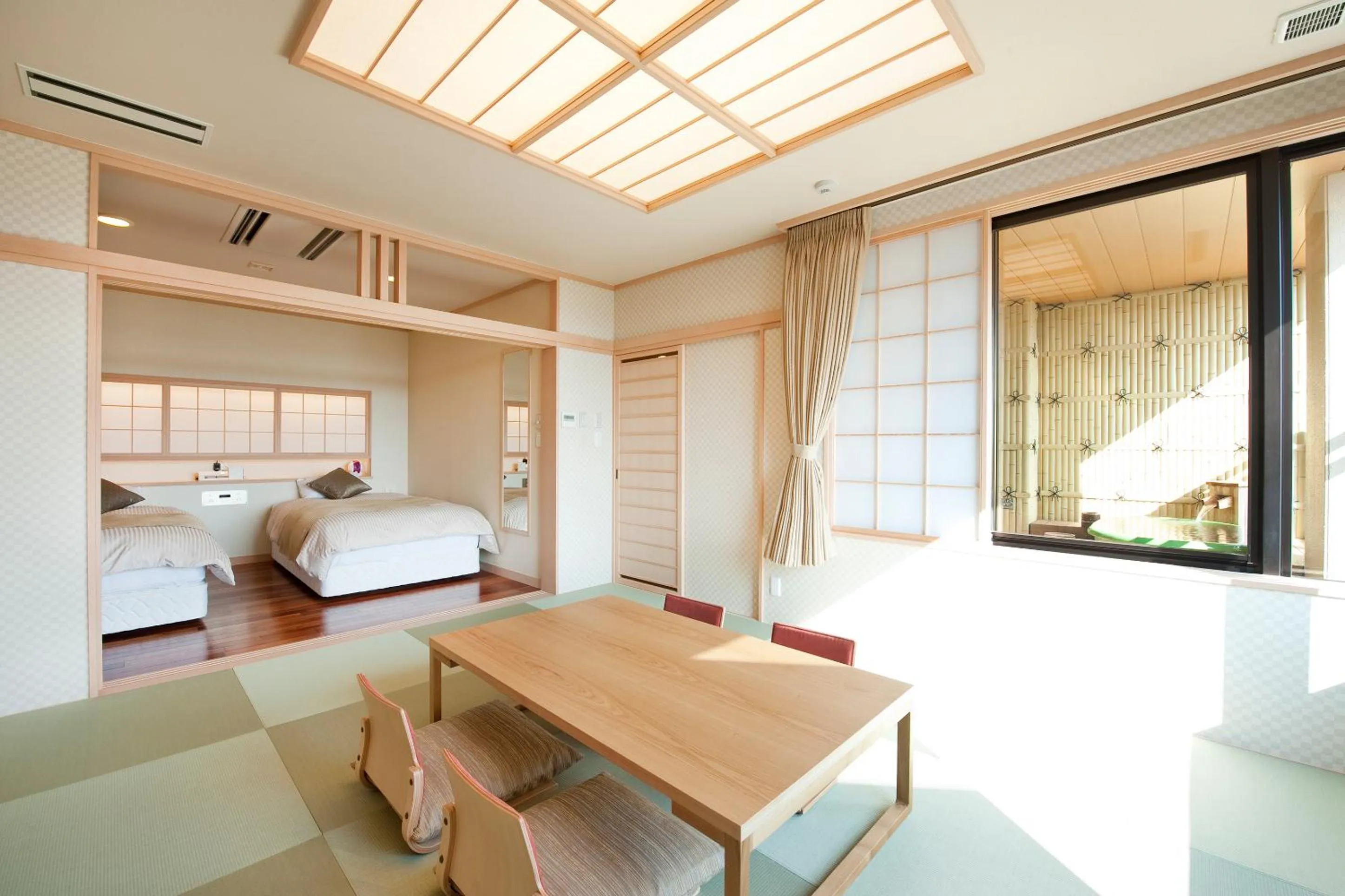 Photo of the whole room, Bed in Kangetsuen