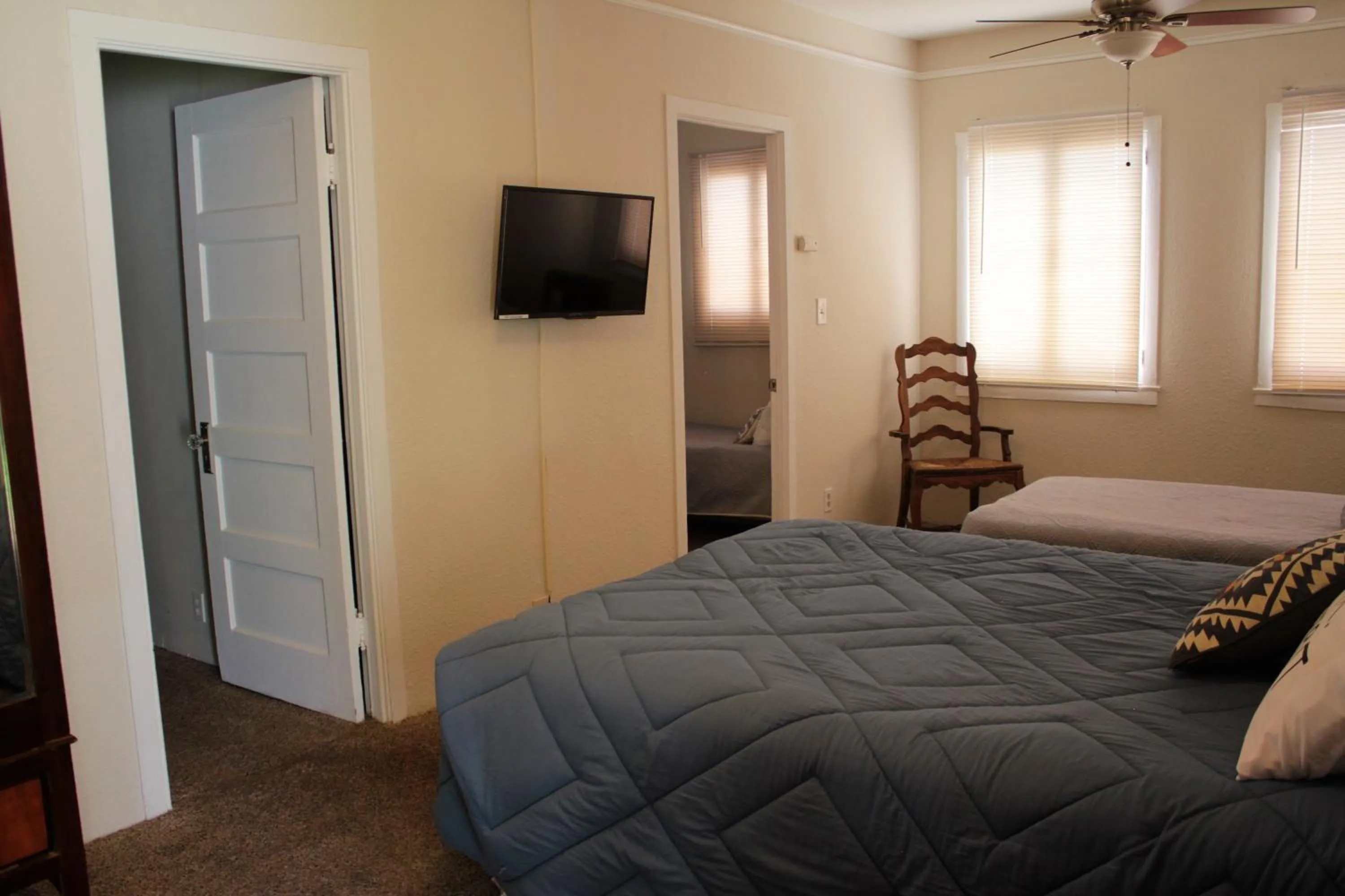 Bed in Grand Canyon West Hotel Sheps Miners Inn