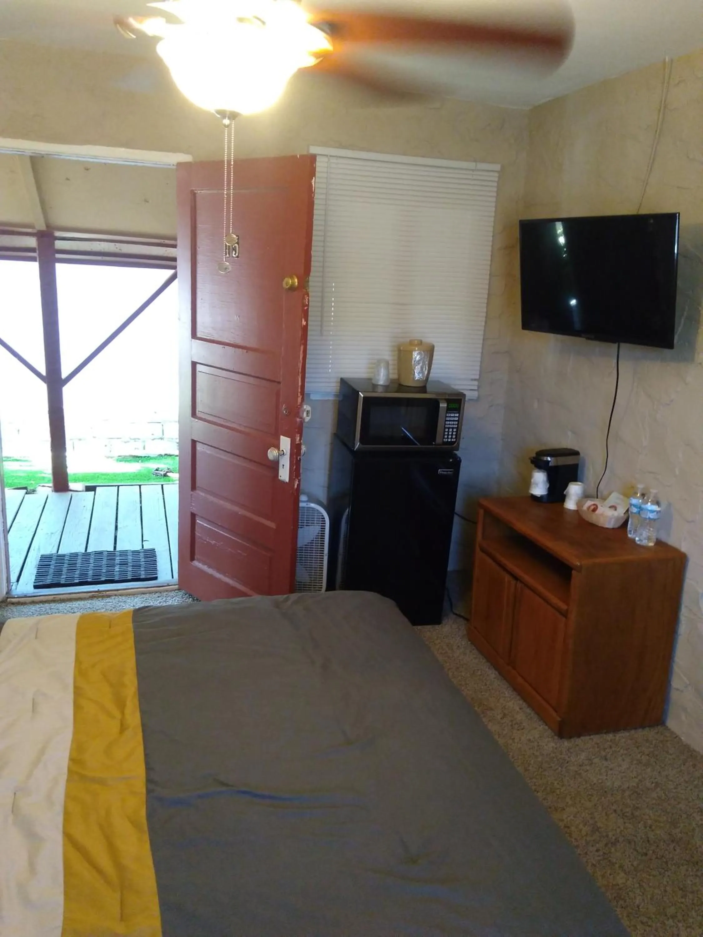 Bed in Grand Canyon West Hotel Sheps Miners Inn