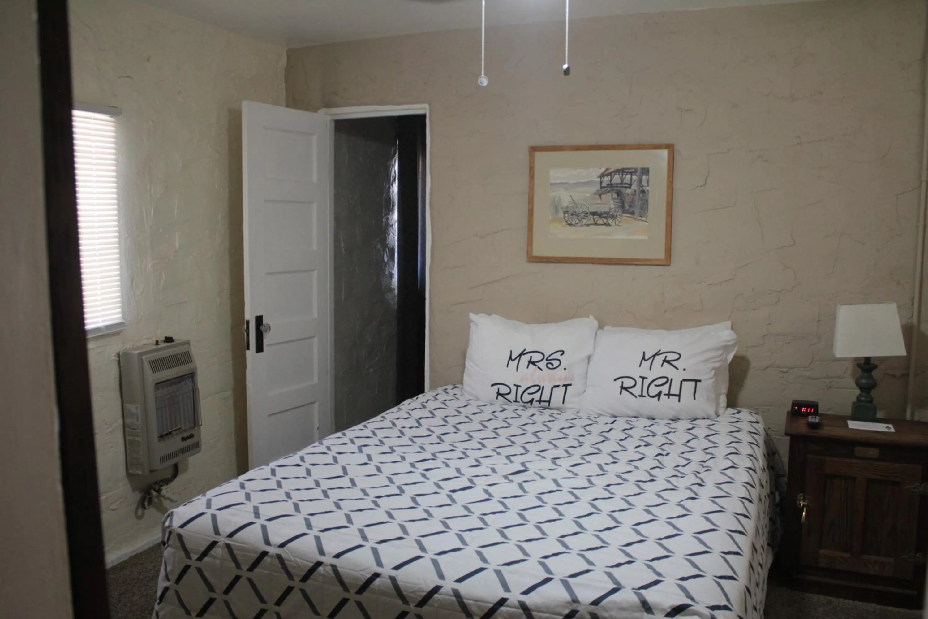 Bed in Grand Canyon West Hotel Sheps Miners Inn