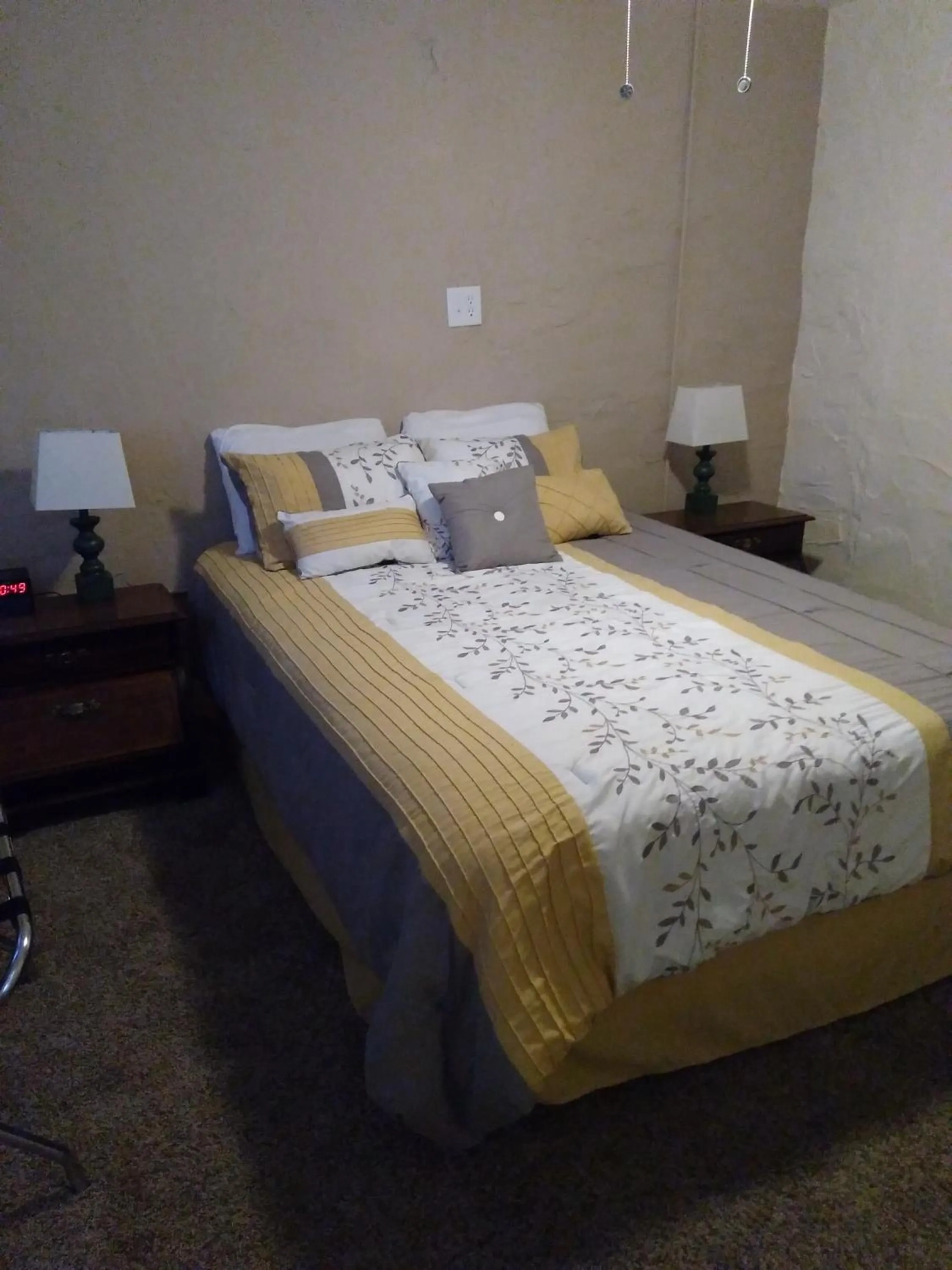 Bed in Grand Canyon West Hotel Sheps Miners Inn