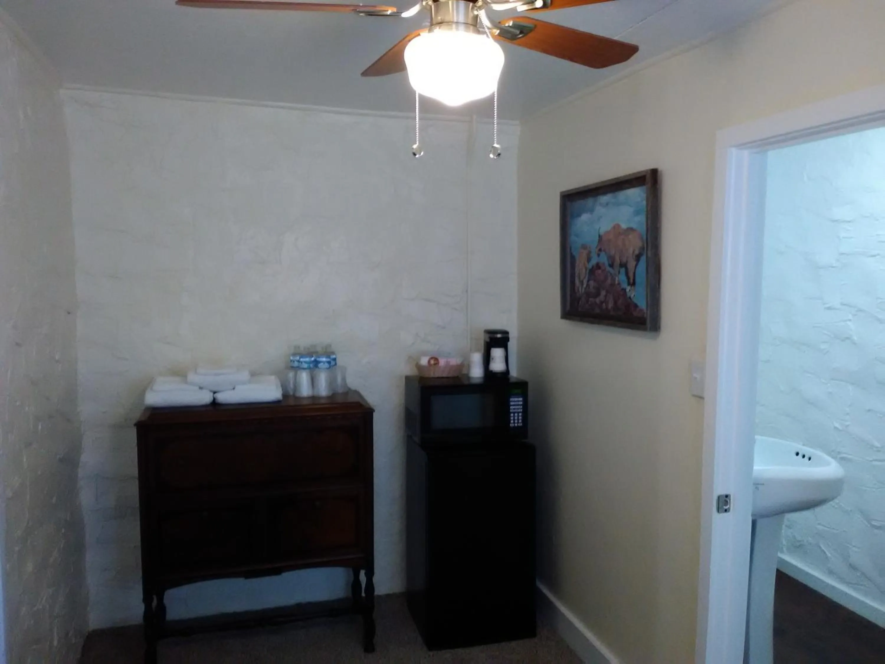 Bedroom in Grand Canyon West Hotel Sheps Miners Inn