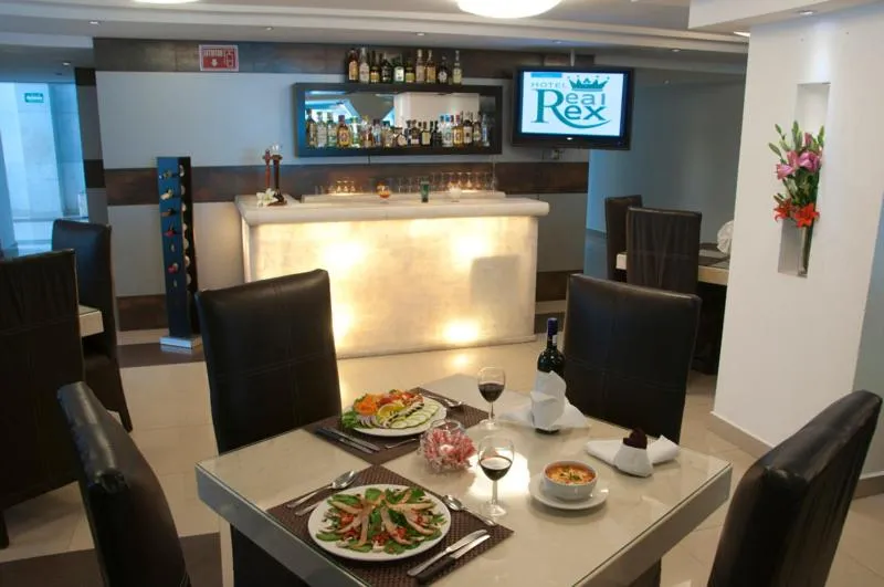 Restaurant/places to eat in Hotel Real Rex