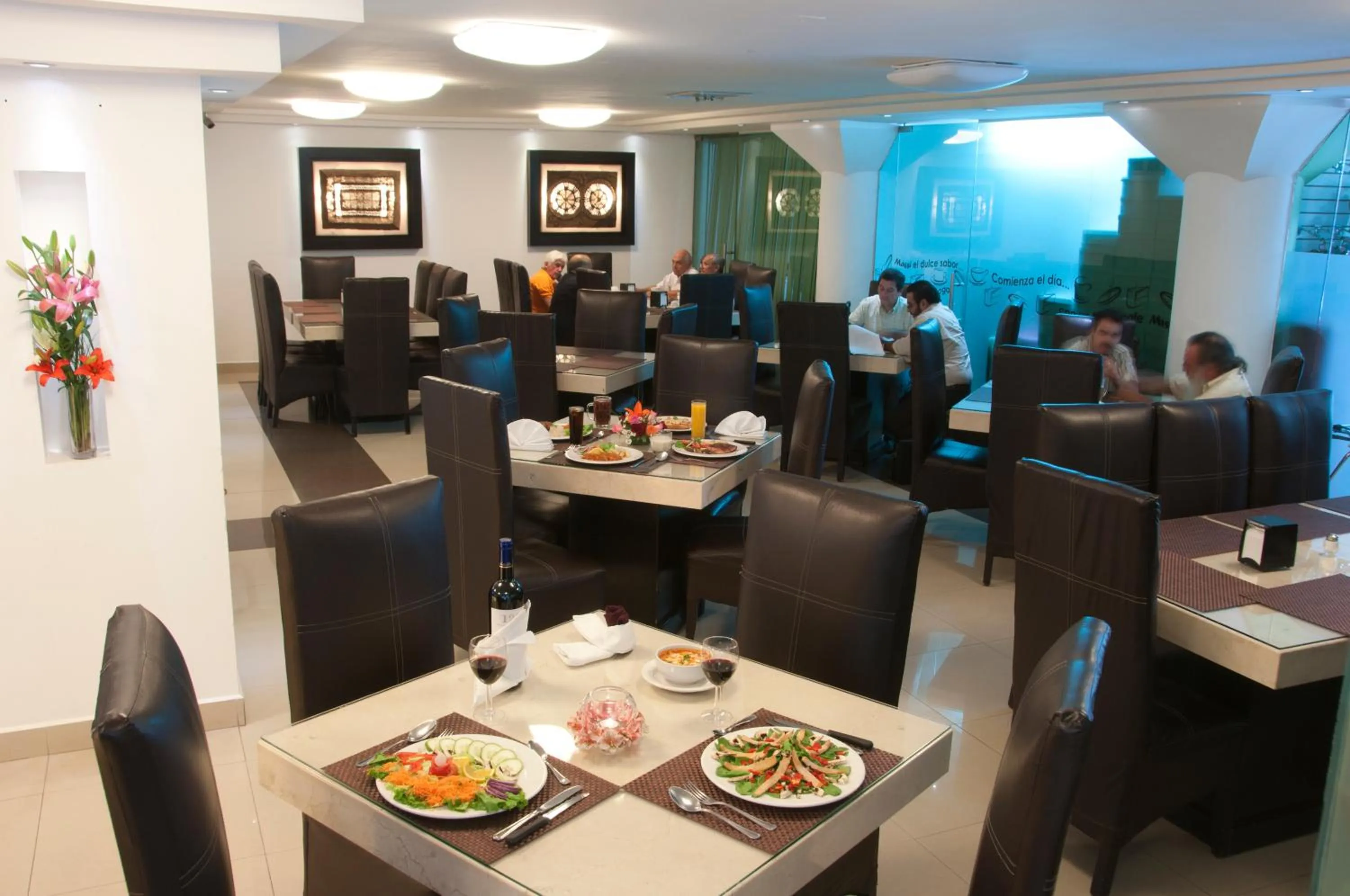 Restaurant/places to eat in Hotel Real Rex