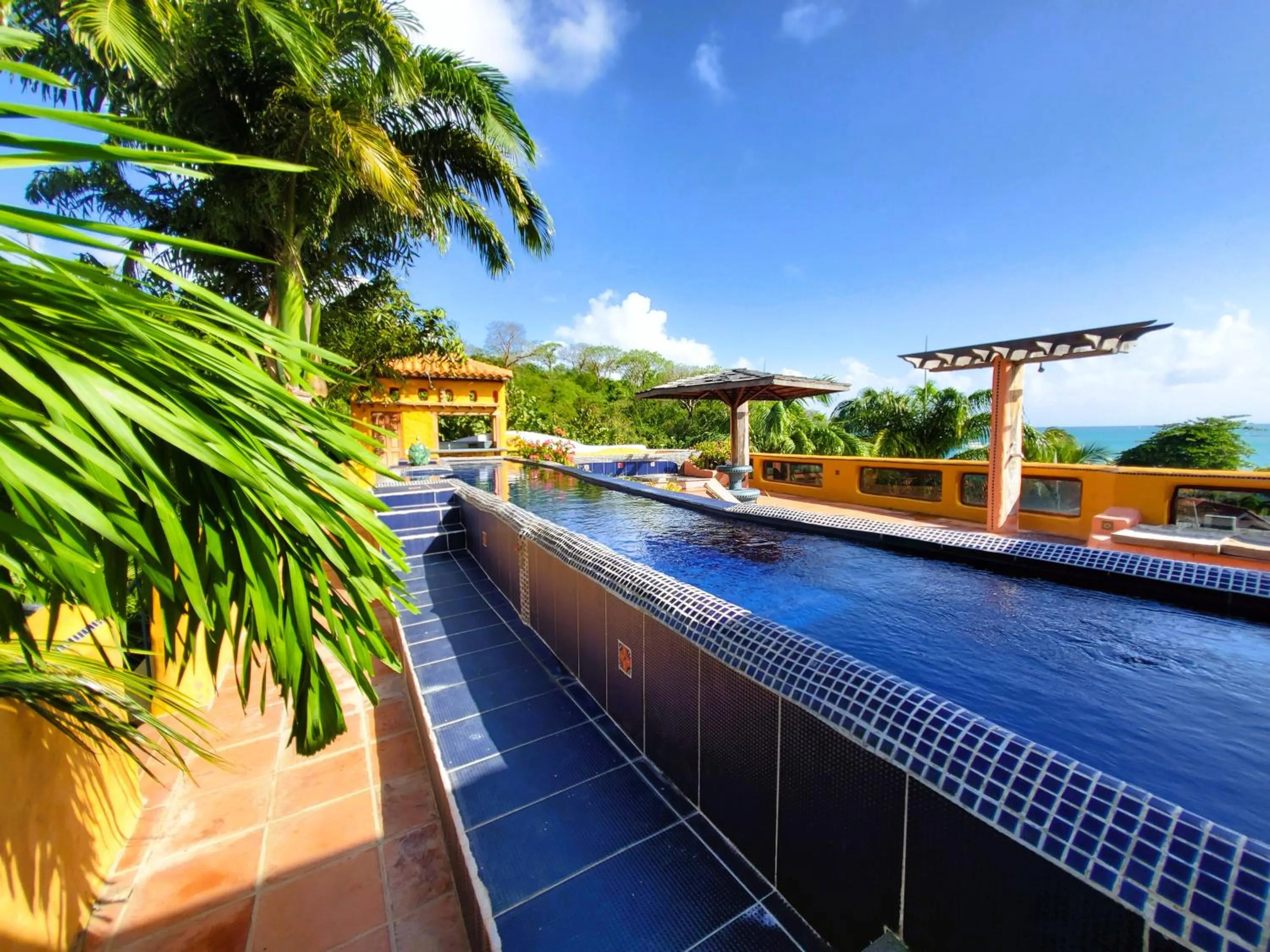 Day in Reef View Pavilions - Villas & Condos