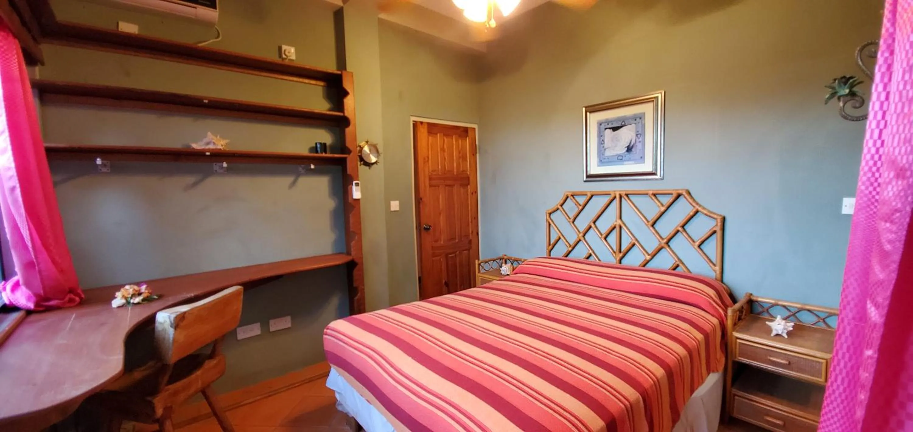 Bed in Reef View Pavilions - Villas & Condos