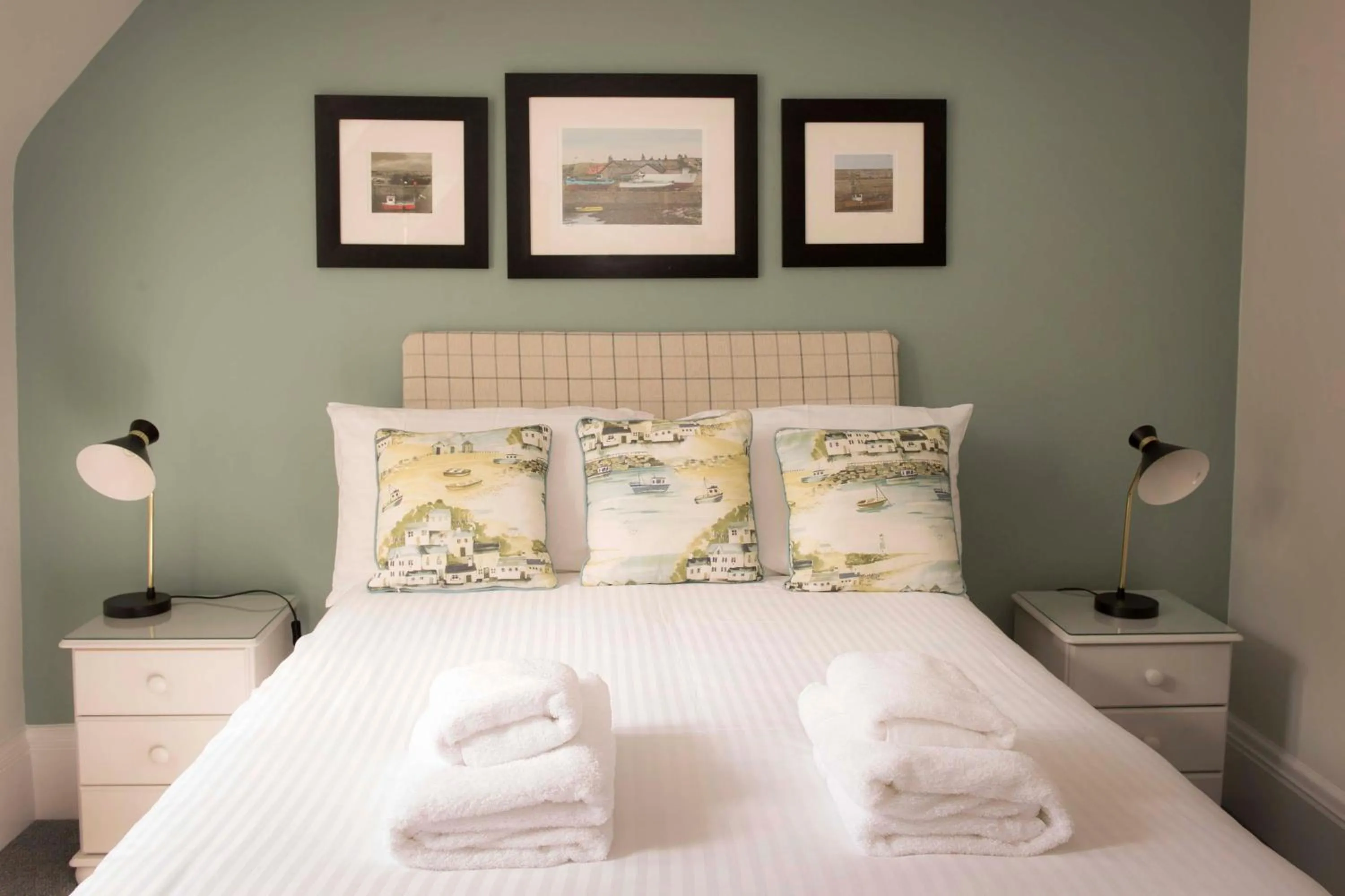 Bedroom, Bed in The Royal Oak Hotel