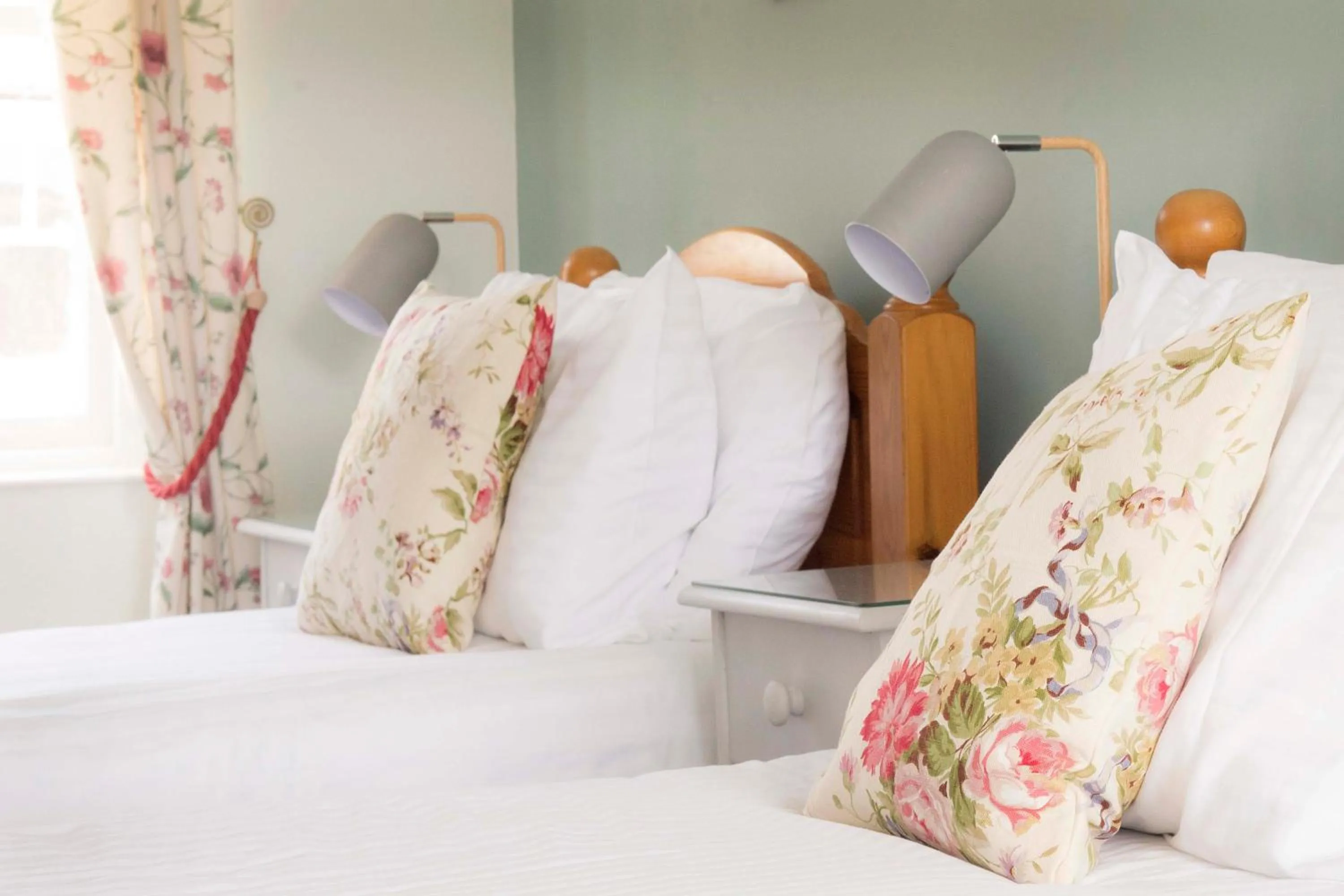 Bedroom, Bed in The Royal Oak Hotel