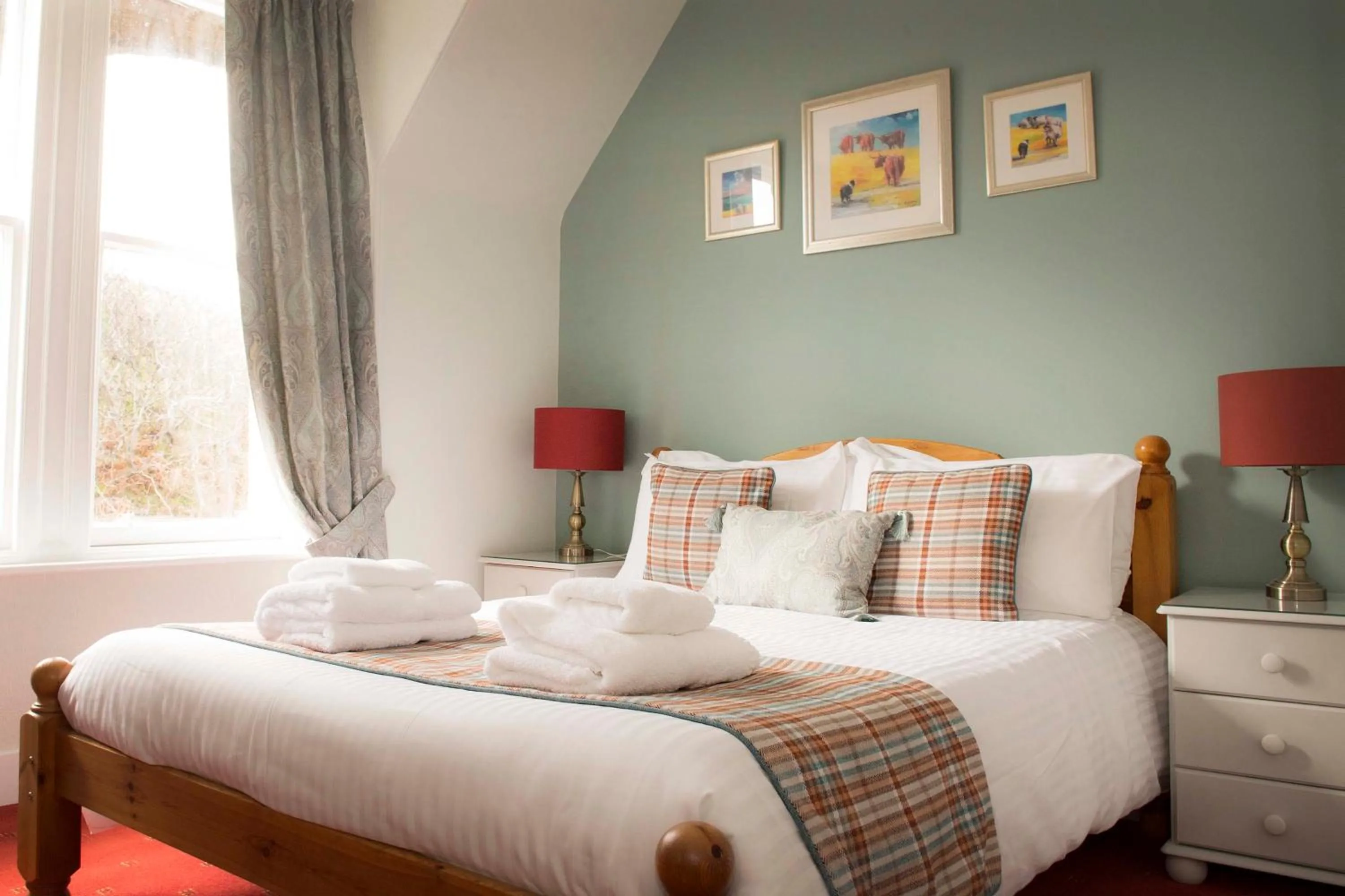 Bedroom, Bed in The Royal Oak Hotel