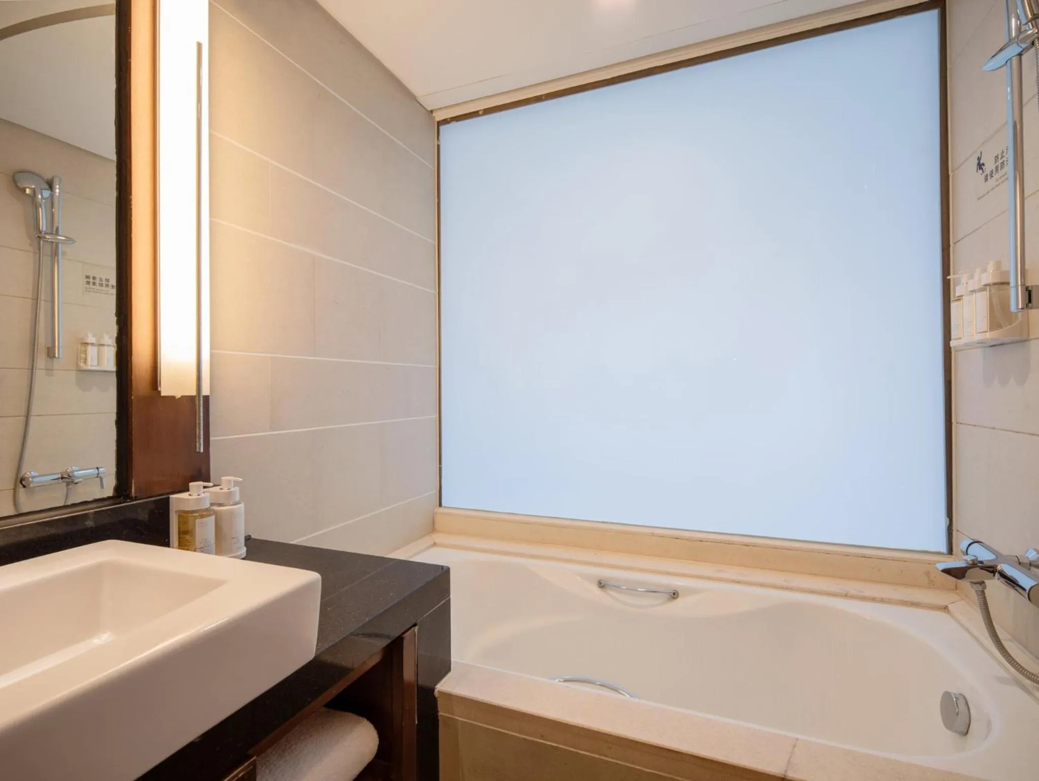 Photo of the whole room in Holiday Inn Qingdao City Center by IHG - May 4th Square