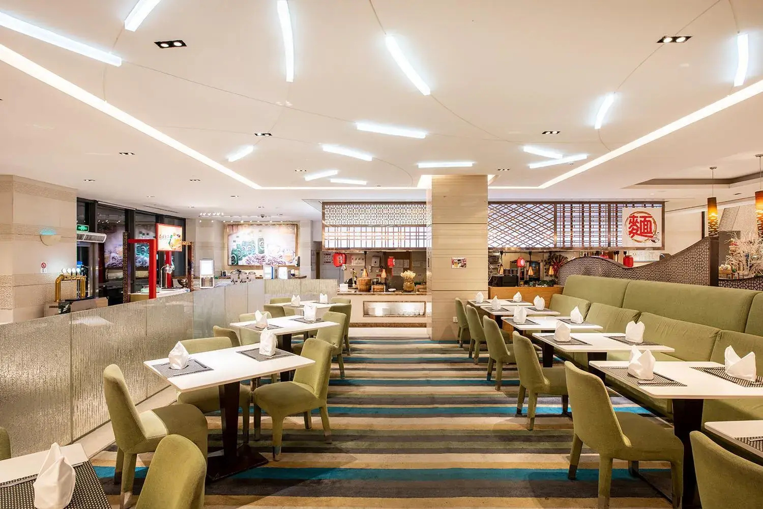 Restaurant/places to eat in Holiday Inn Qingdao City Center by IHG - May 4th Square Restaurant/places to eat in Holiday Inn Qingdao City Center by IHG - May 4th Square
