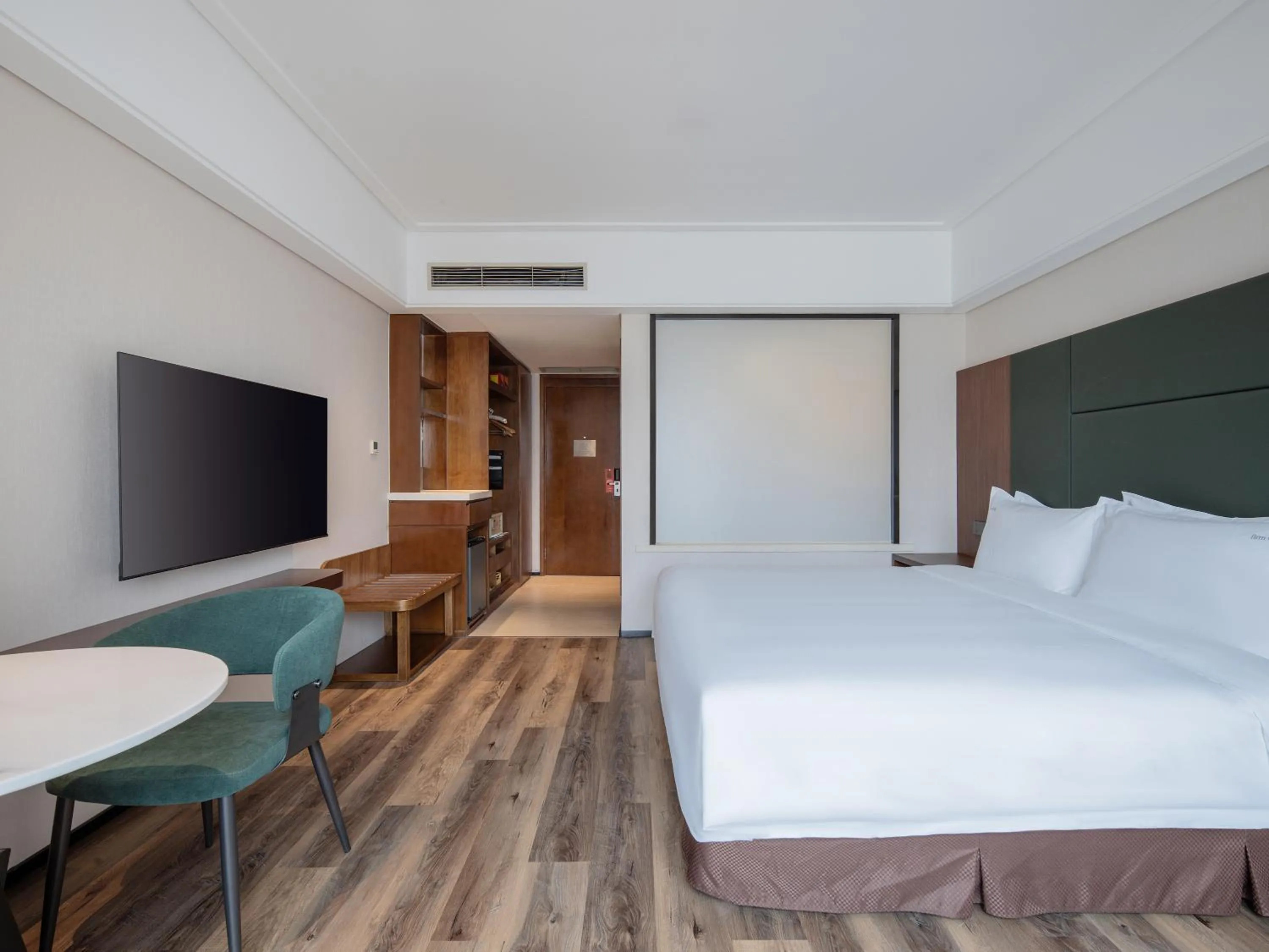 Bed in Holiday Inn Qingdao City Center by IHG - May 4th Square