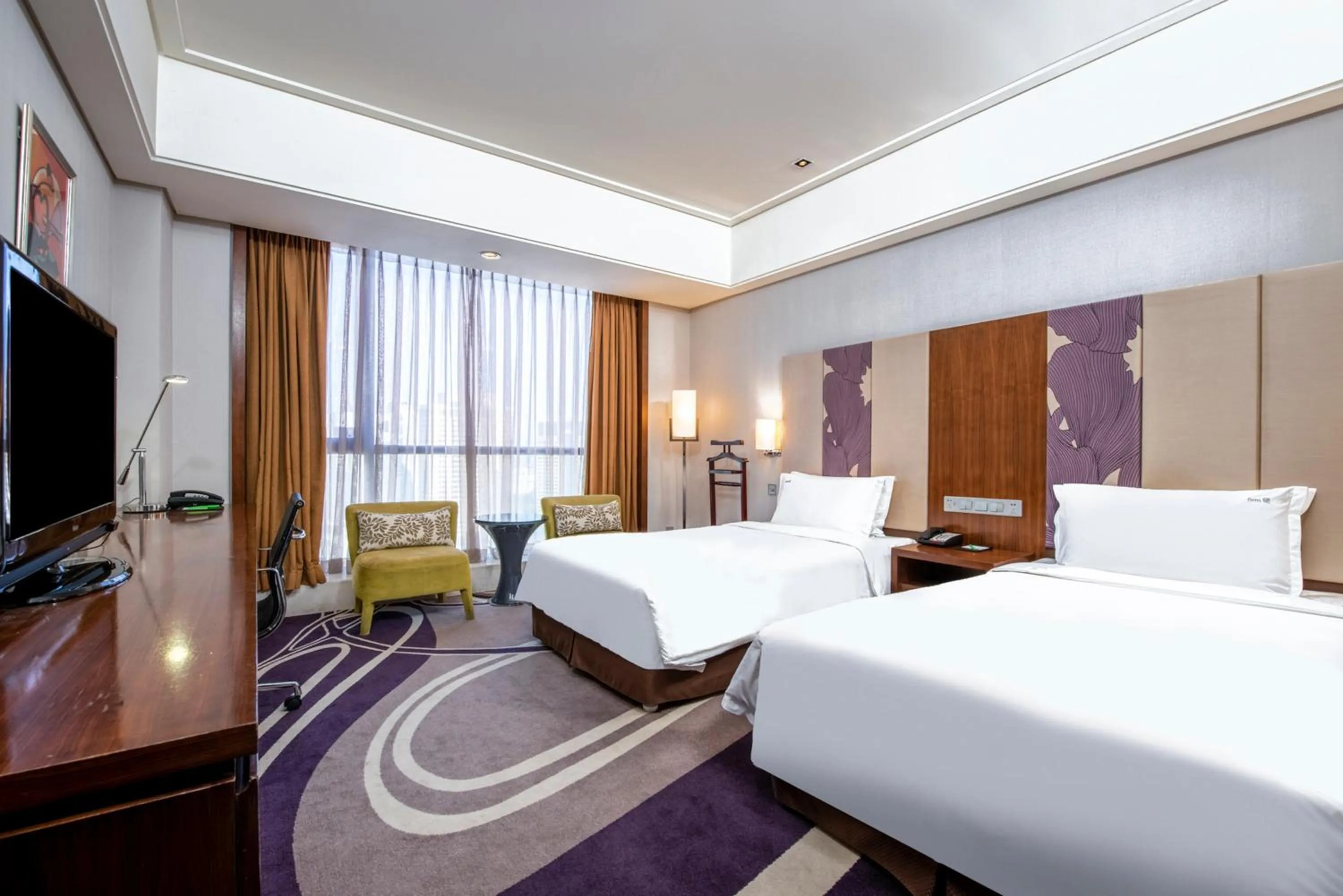 Photo of the whole room, Bed in Holiday Inn Qingdao City Center by IHG - May 4th Square
