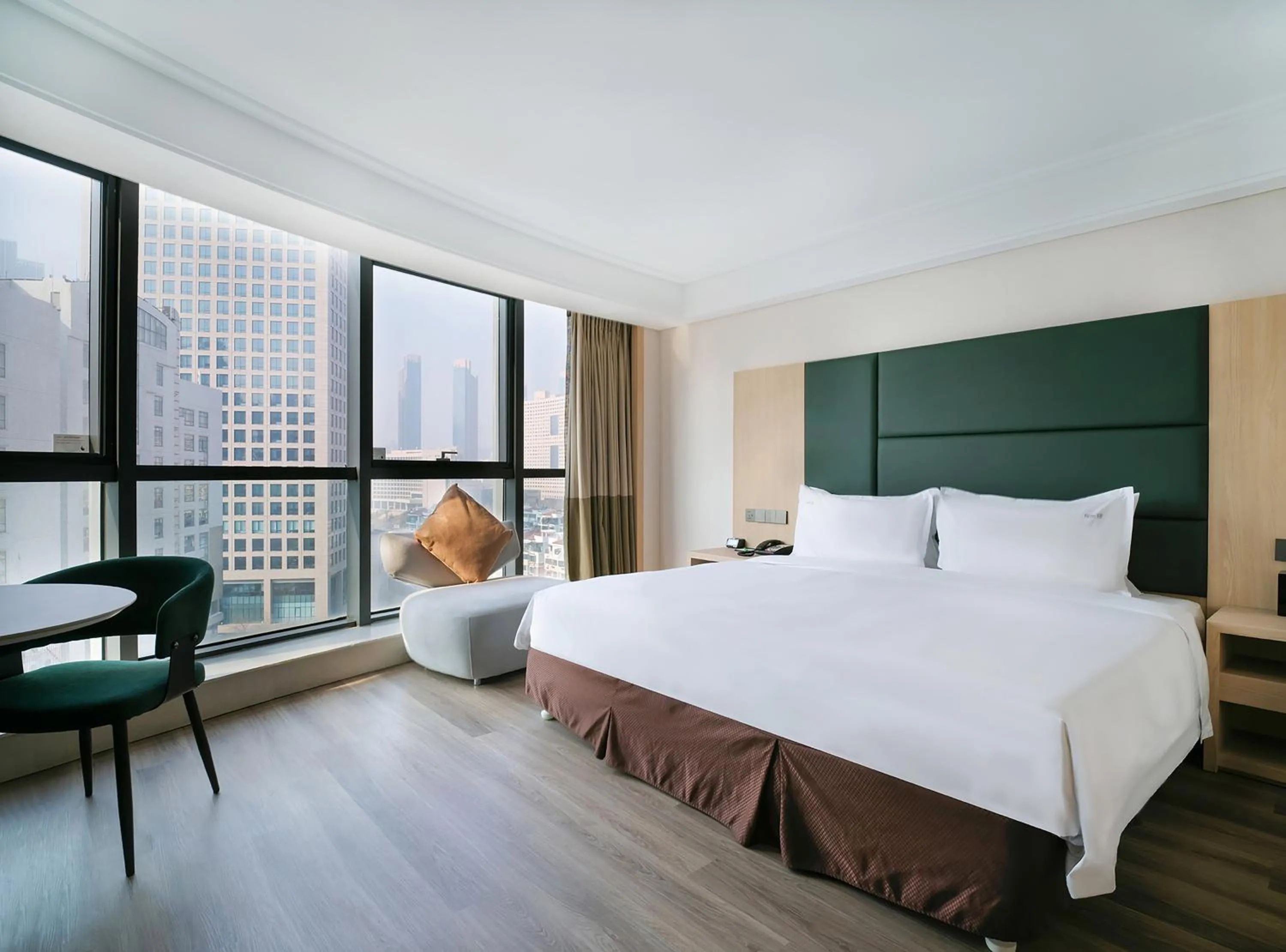 Photo of the whole room, Bed in Holiday Inn Qingdao City Center by IHG - May 4th Square